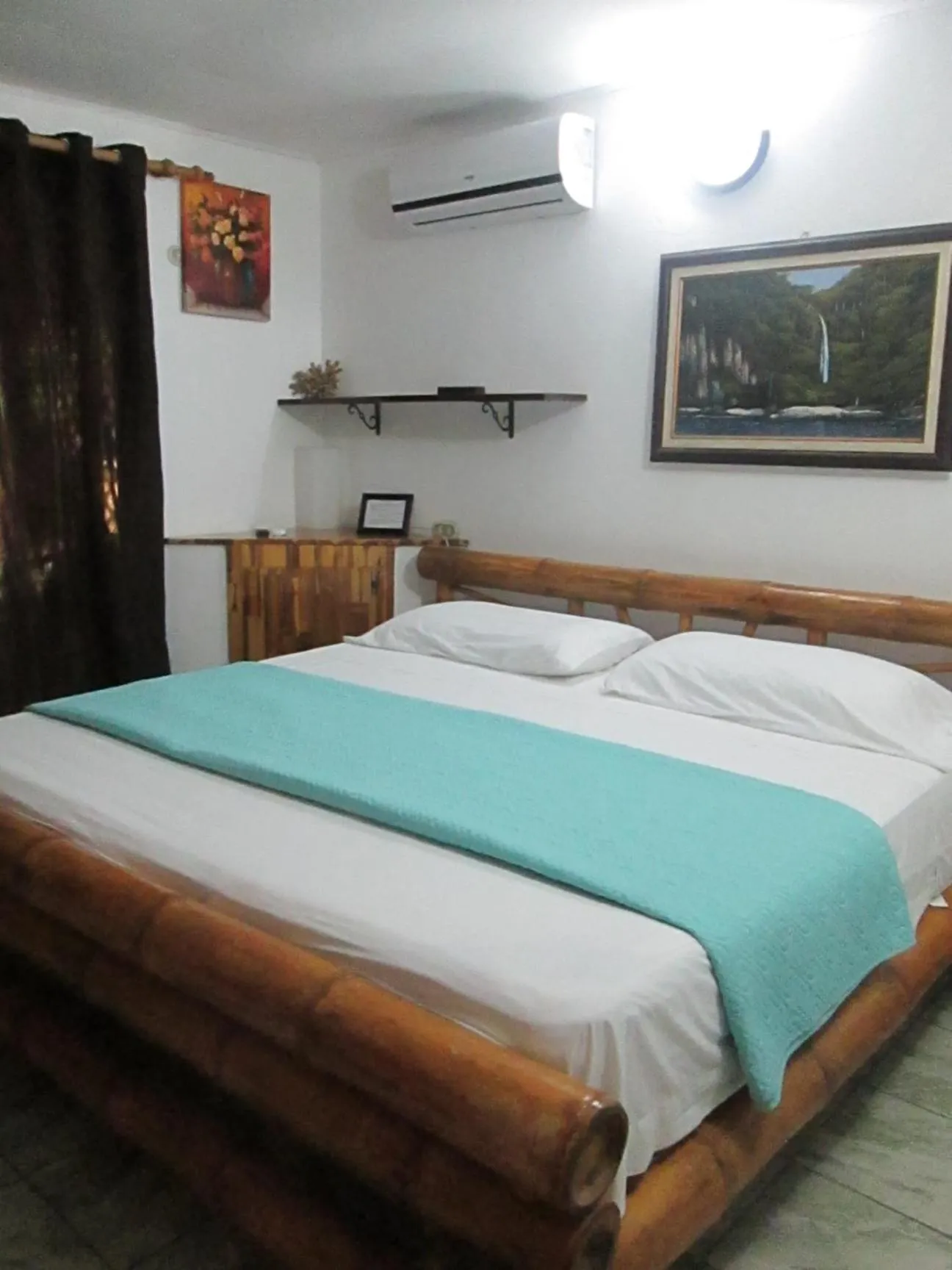 Bed in Hotel Bugabutik