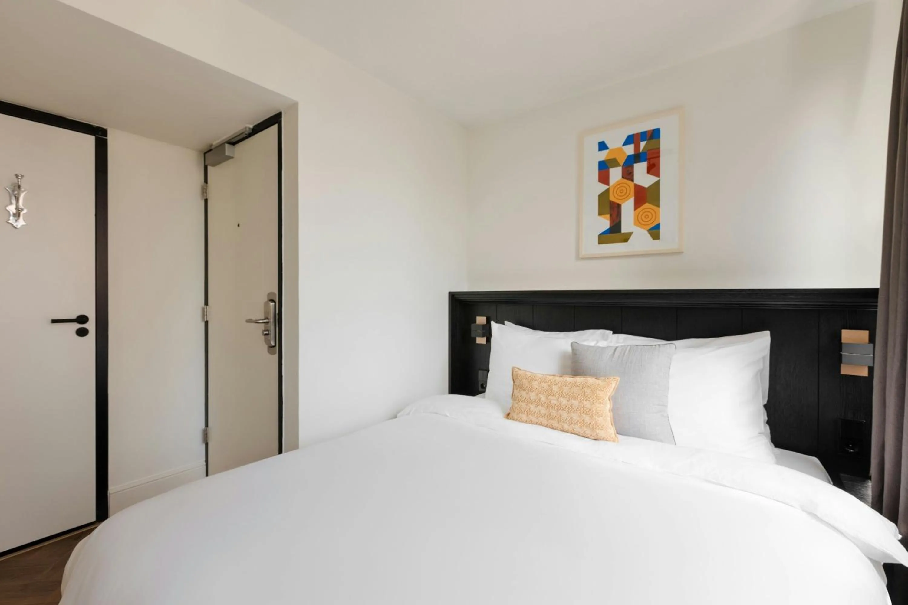 Photo of the whole room, Bed in Park House Hotel Museum Quarter, Sonder by Marriott Bonvoy