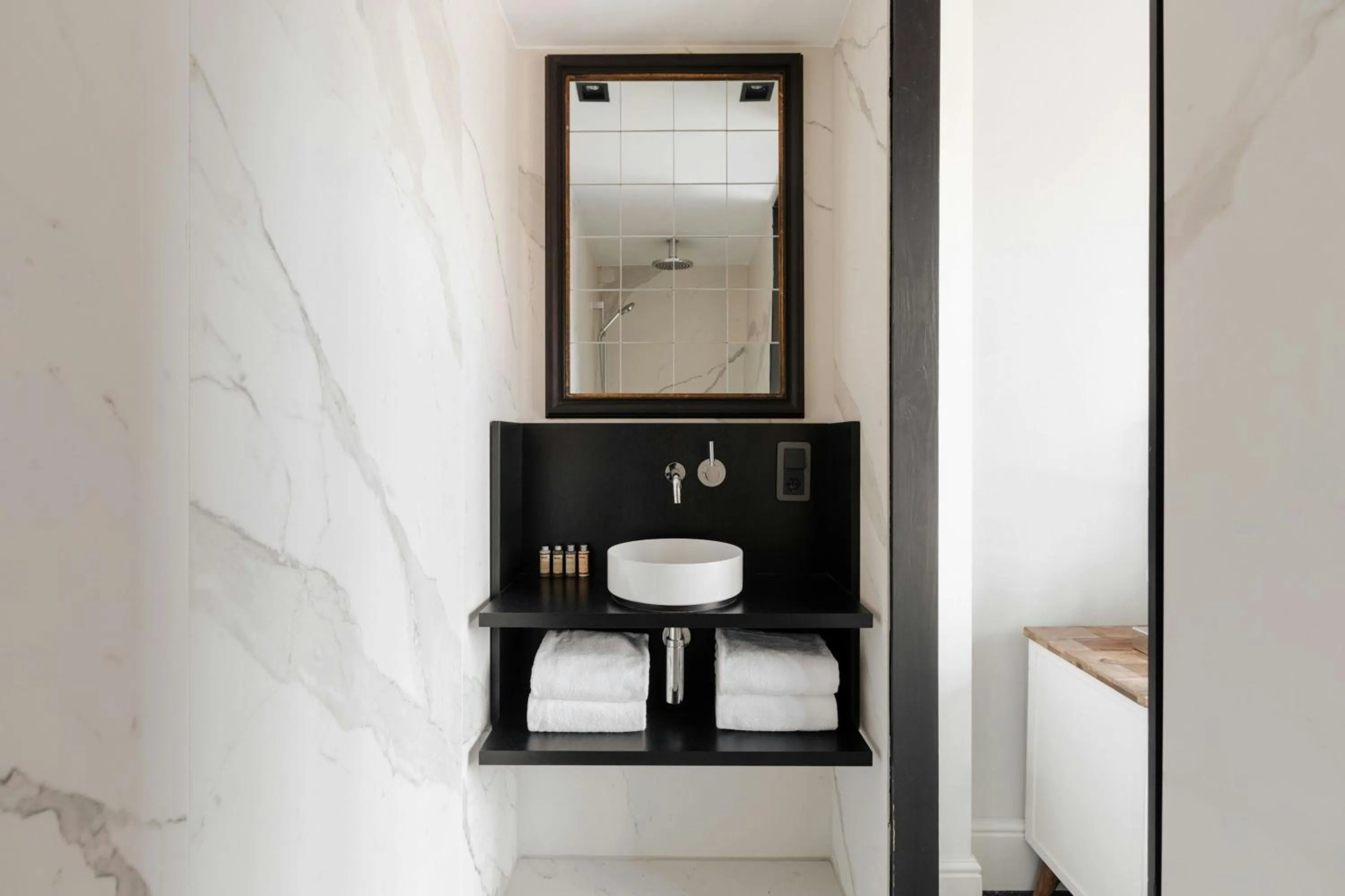 Bathroom in Park House Hotel Museum Quarter, Sonder by Marriott Bonvoy