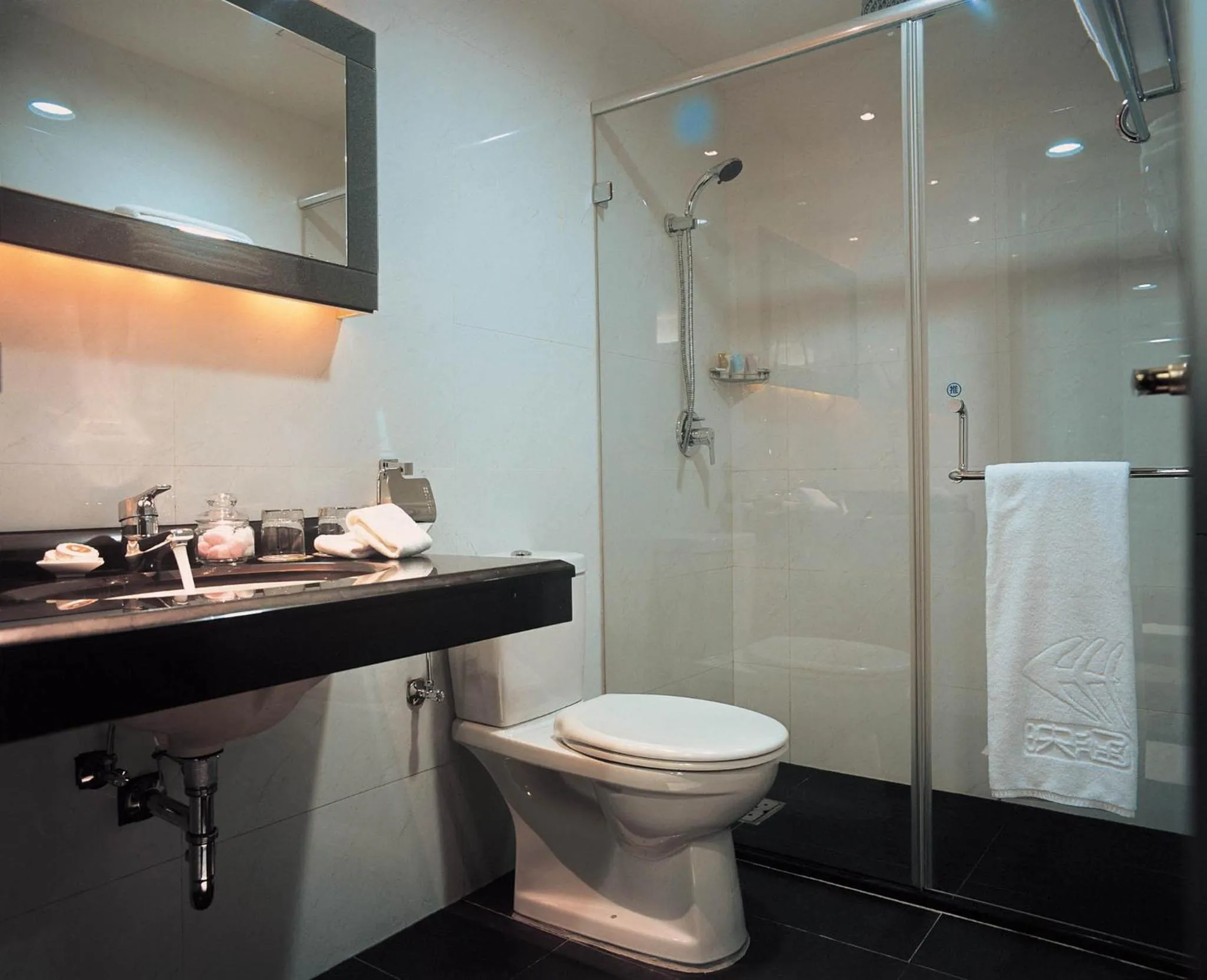 Shower in Einhan Resort