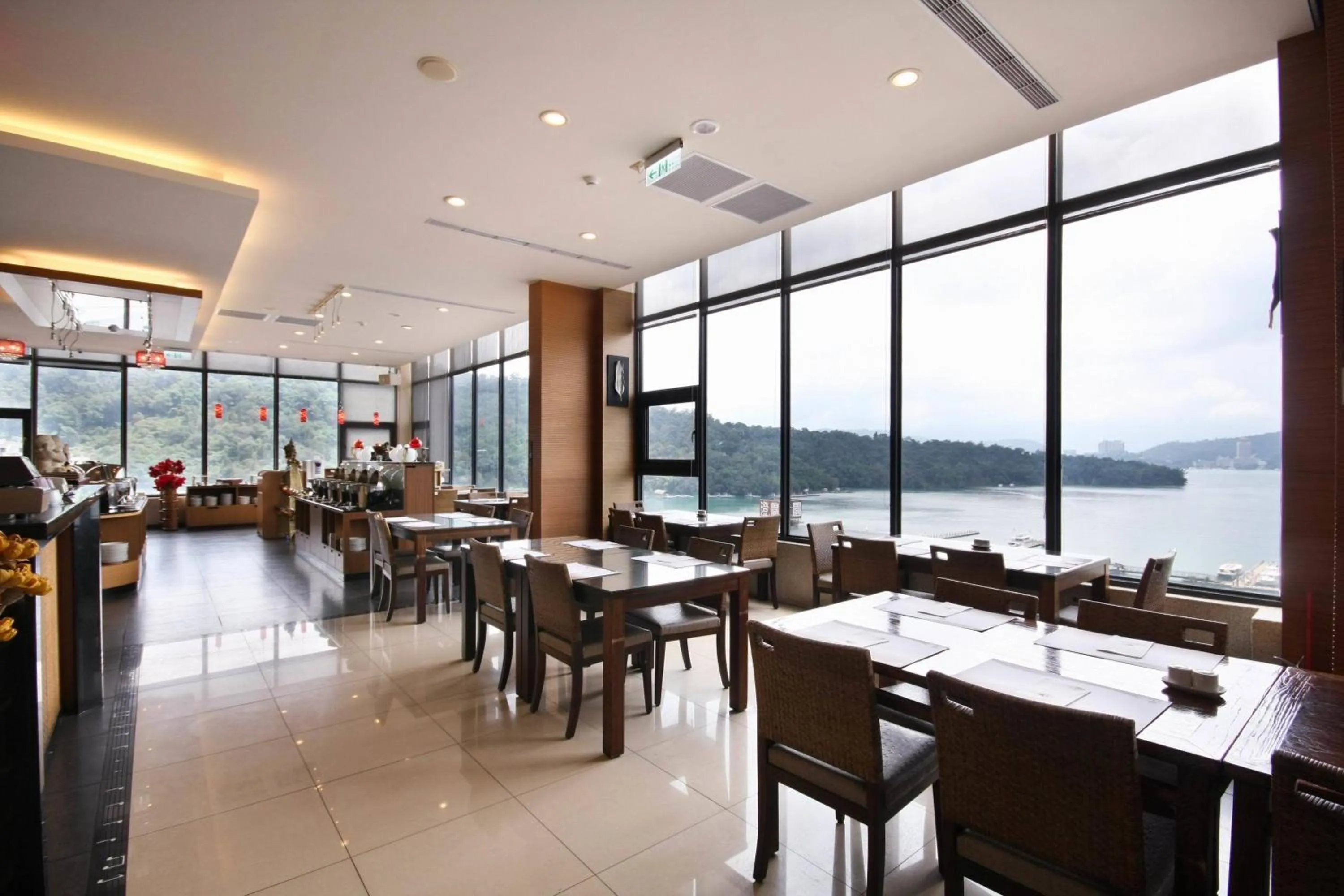 Restaurant/places to eat in Einhan Resort