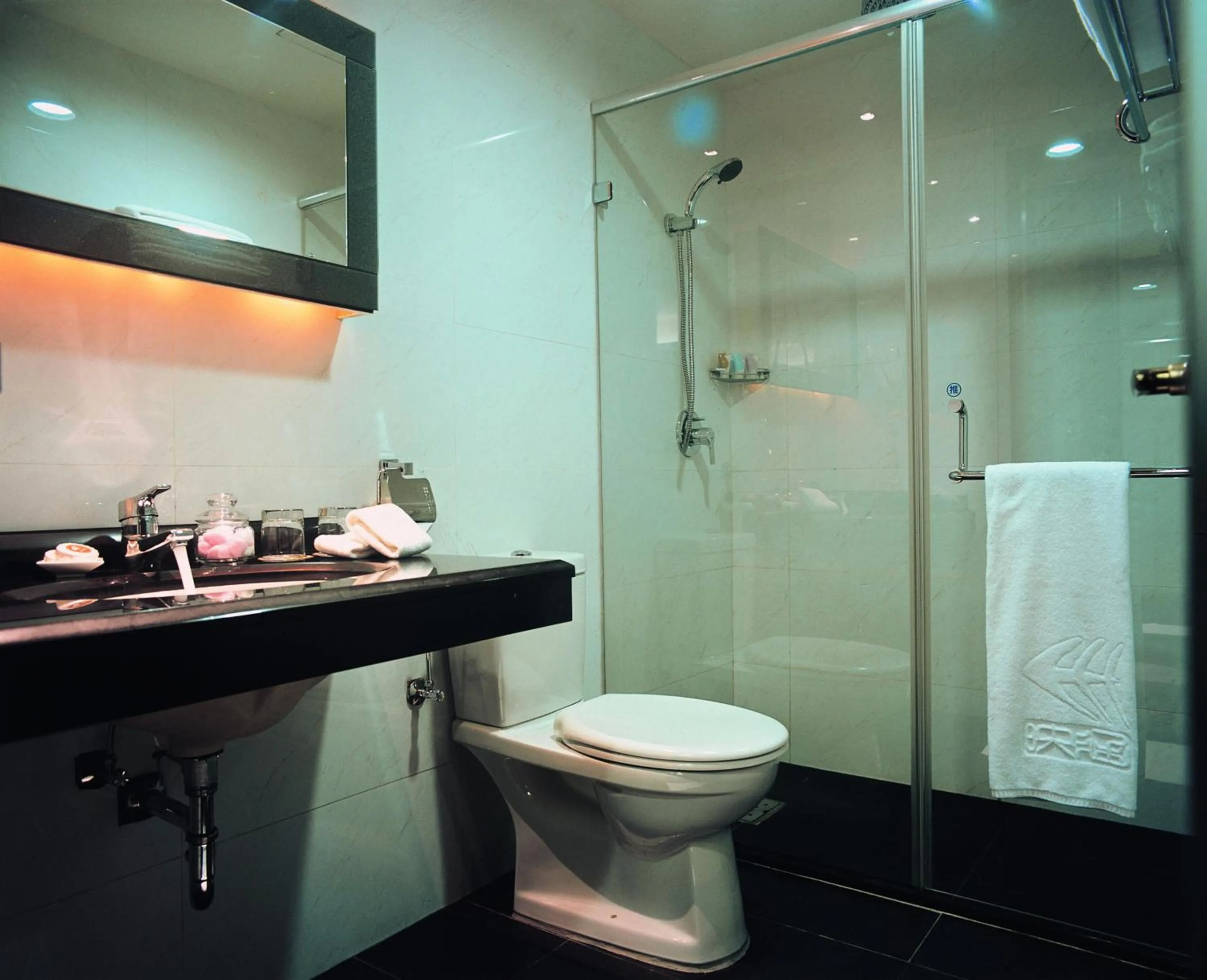 Shower in Einhan Resort