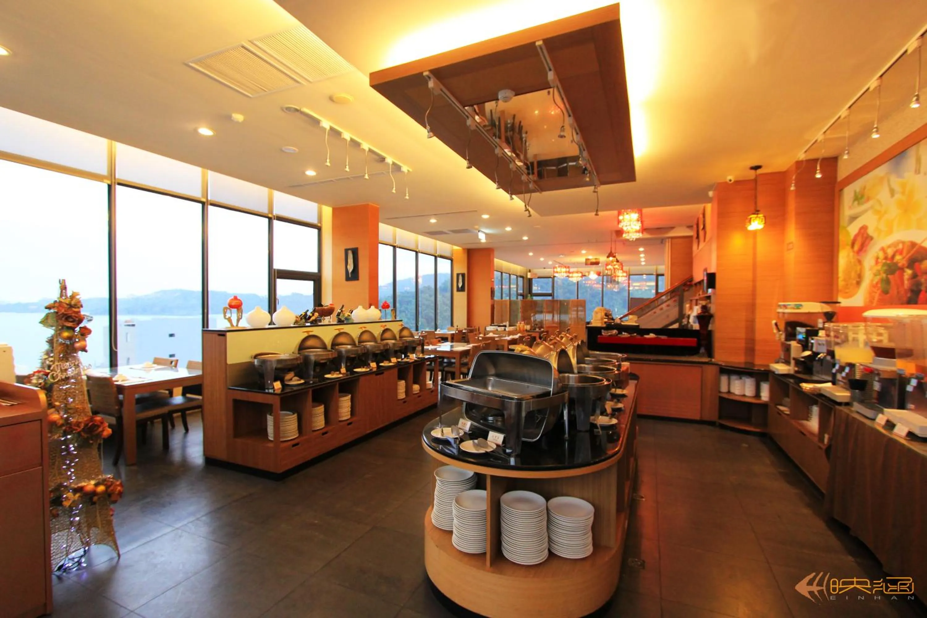 Restaurant/places to eat in Einhan Resort