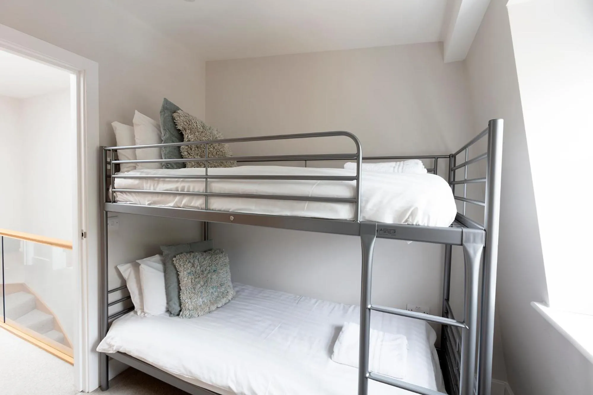 Bed in Immaculate Central Windsor Town House with parking