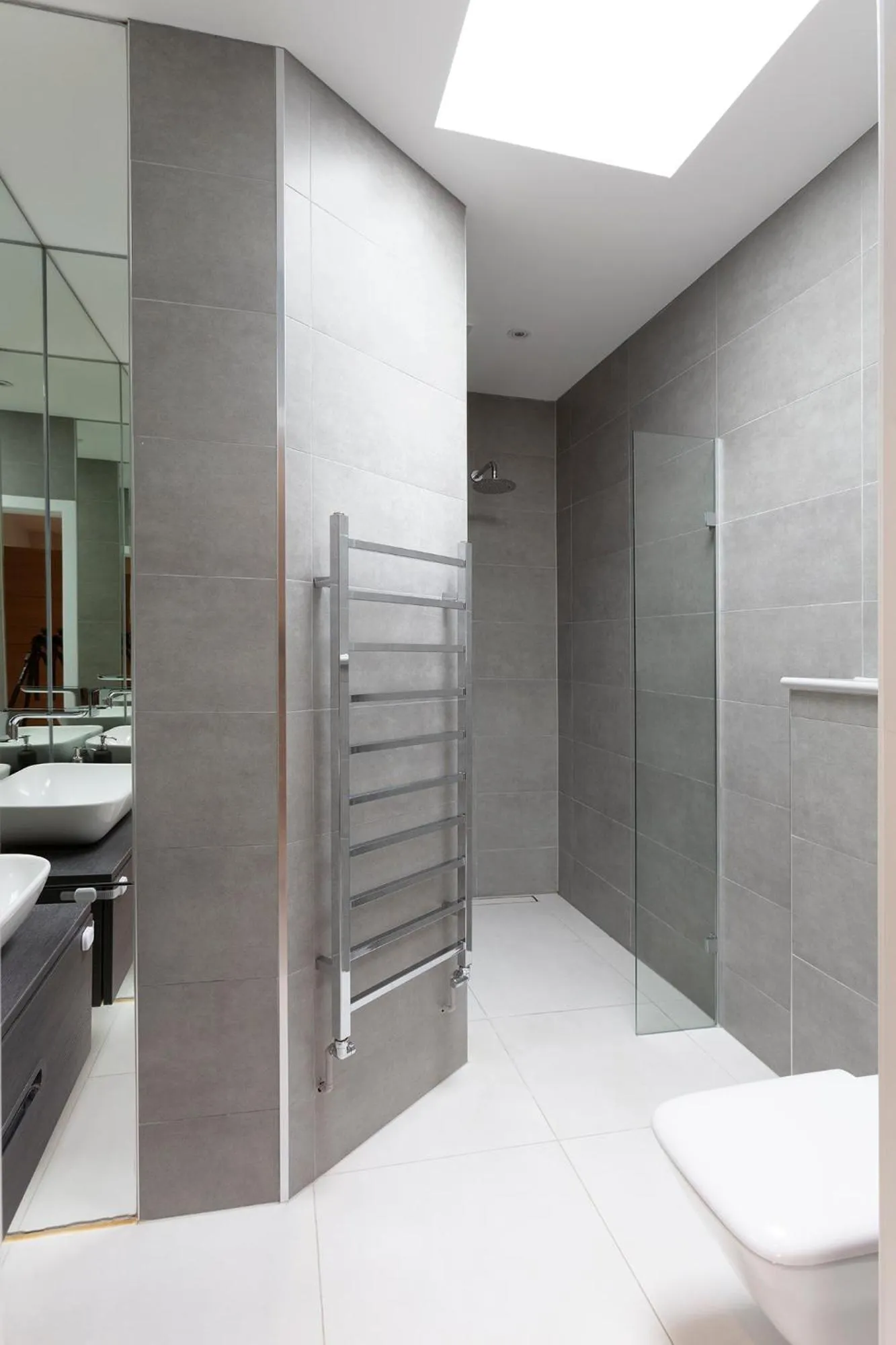 Immaculate Central Windsor Town House with parking