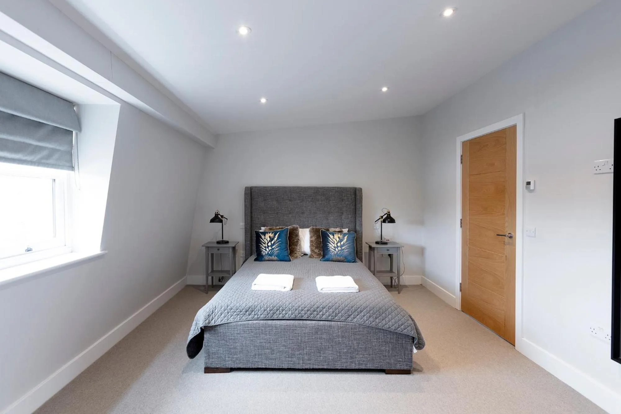 Bed in Immaculate Central Windsor Town House with parking