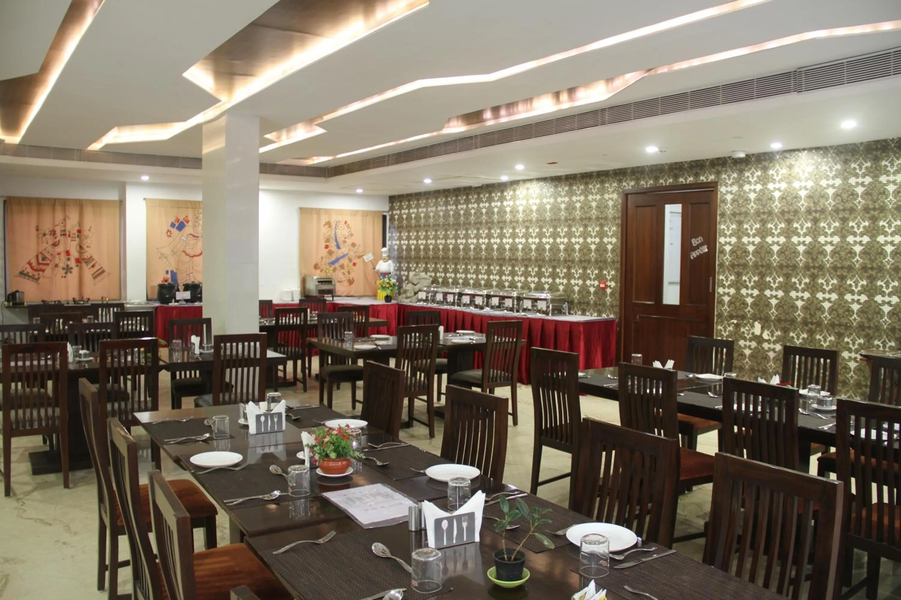 Restaurant/places to eat in Lakshmi Hotel