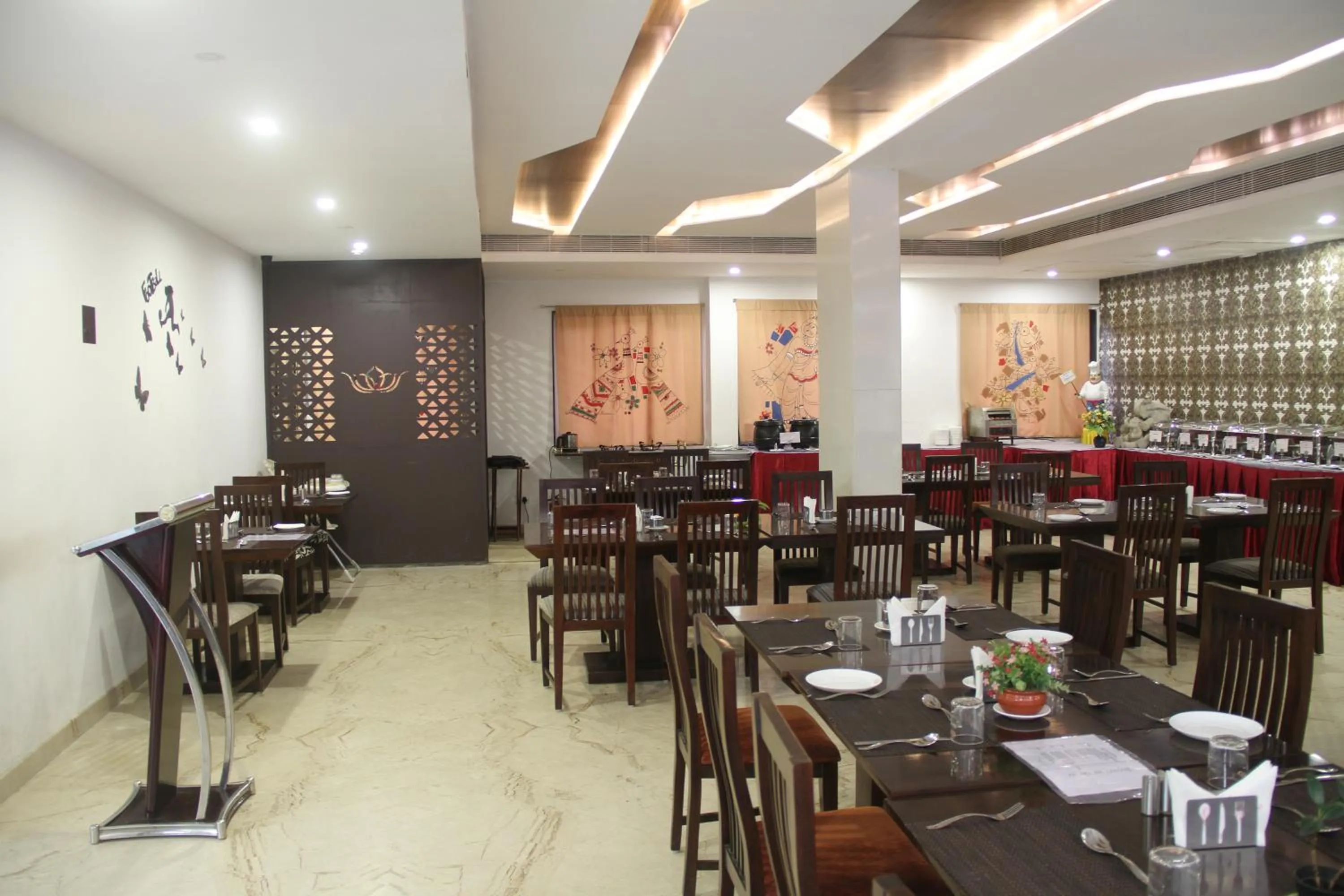 Restaurant/places to eat in Lakshmi Hotel
