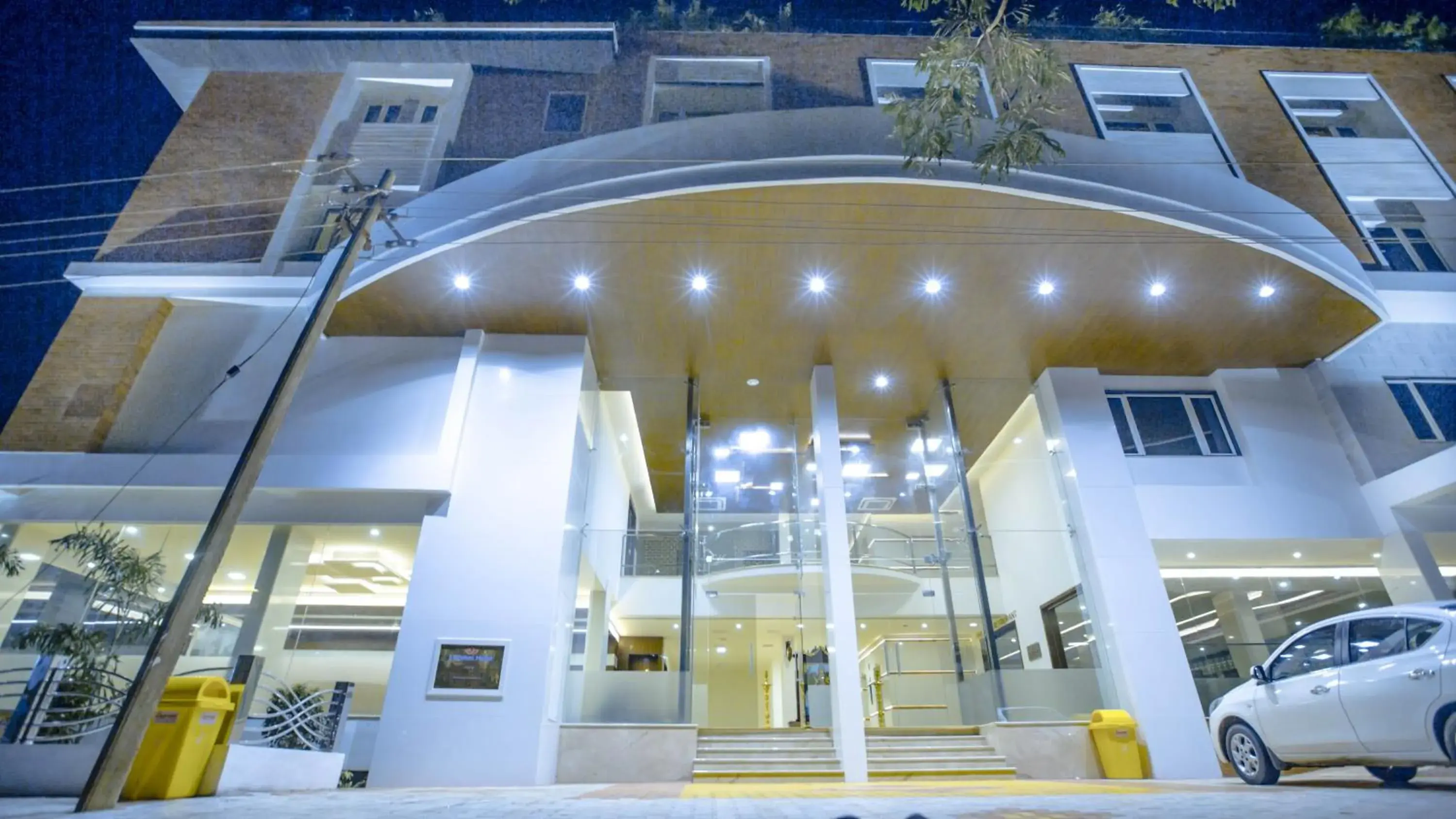 Facade/entrance in Lakshmi Hotel Facade/entrance in Lakshmi Hotel