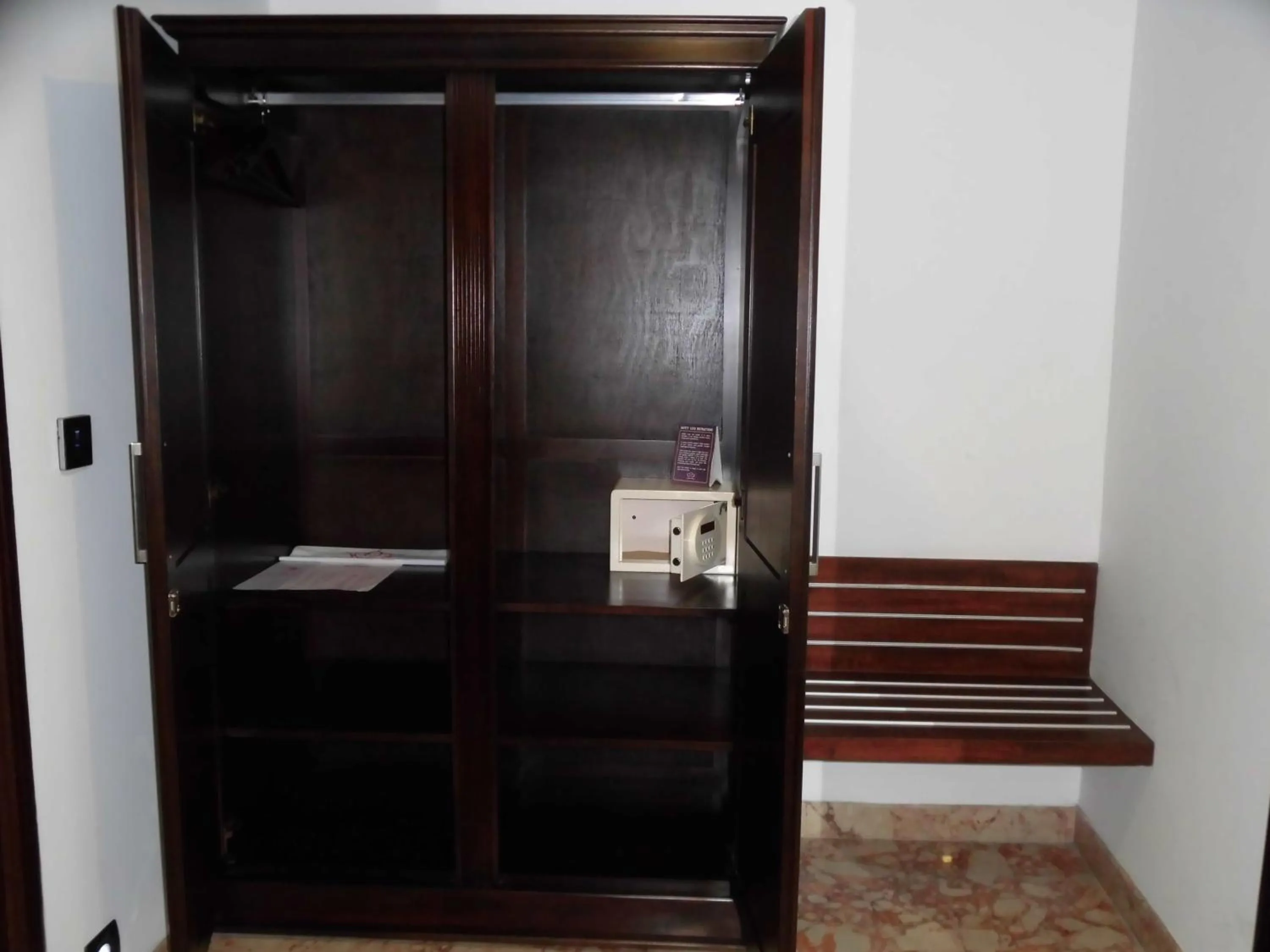 Area and facilities in Lakshmi Hotel