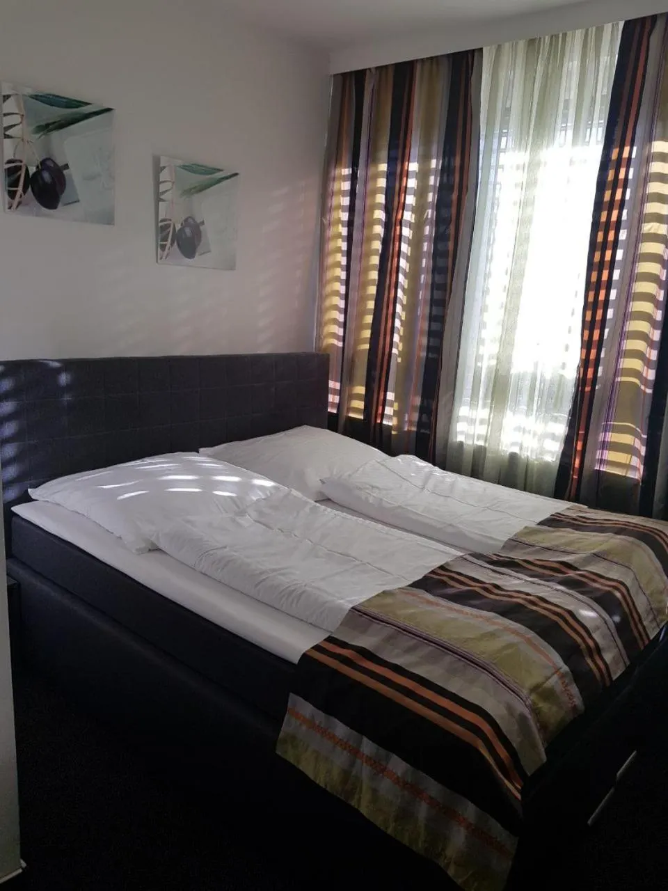 Photo of the whole room, Bed in Hotel Wandsbek Hamburg
