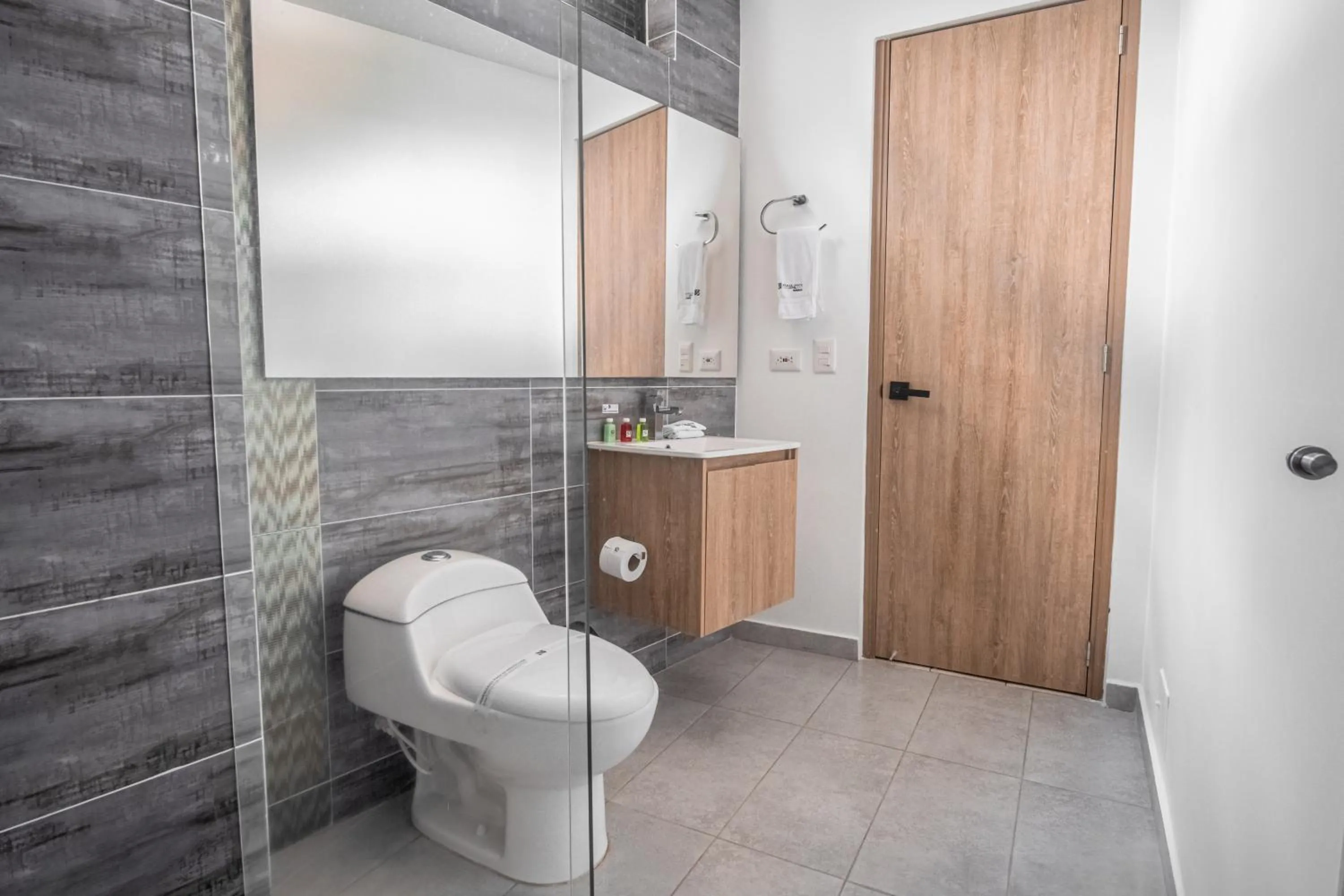 Toilet in Hotel Plaza Doce