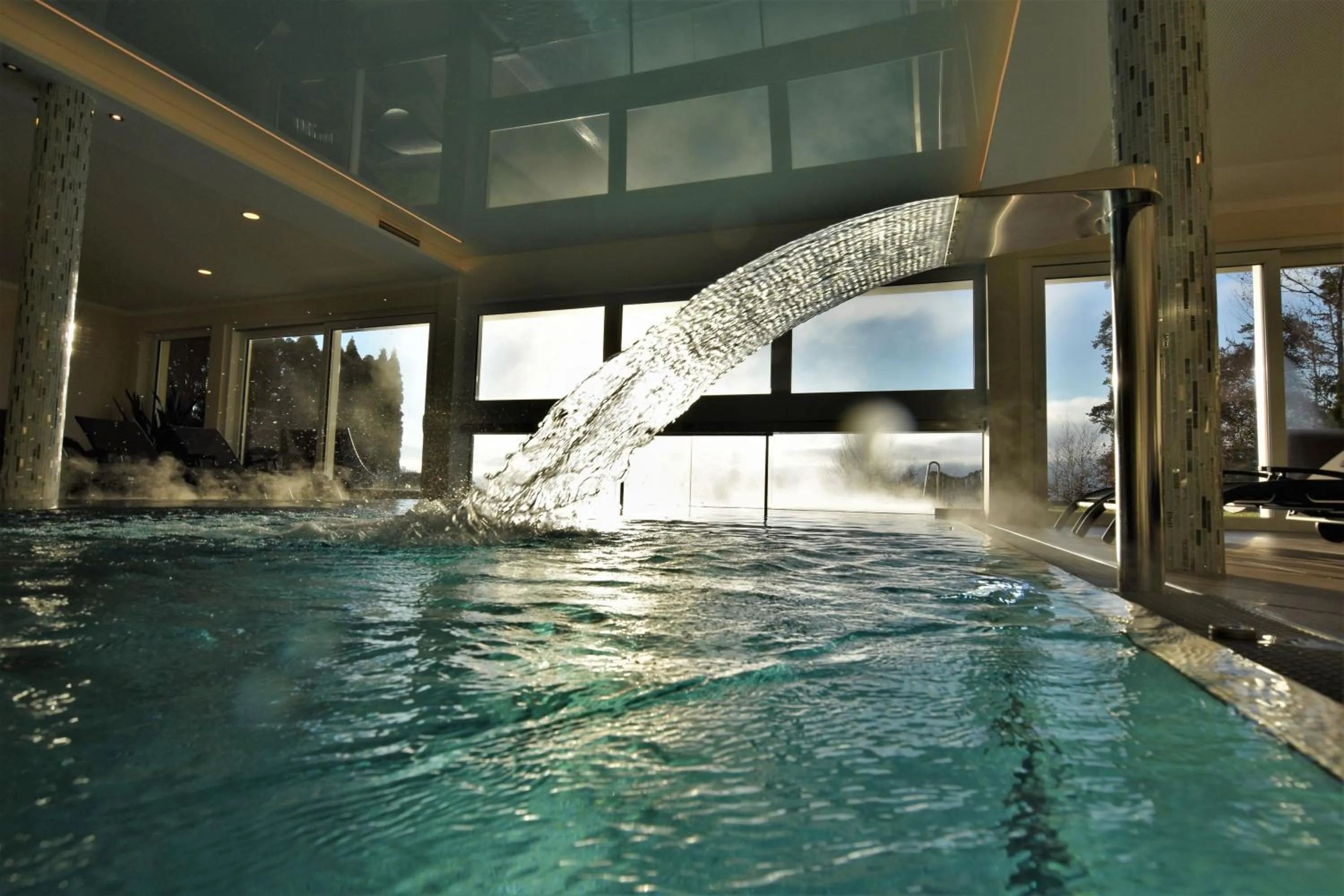 Swimming pool in das Balance - Spa & Golf Hotel am Wörthersee