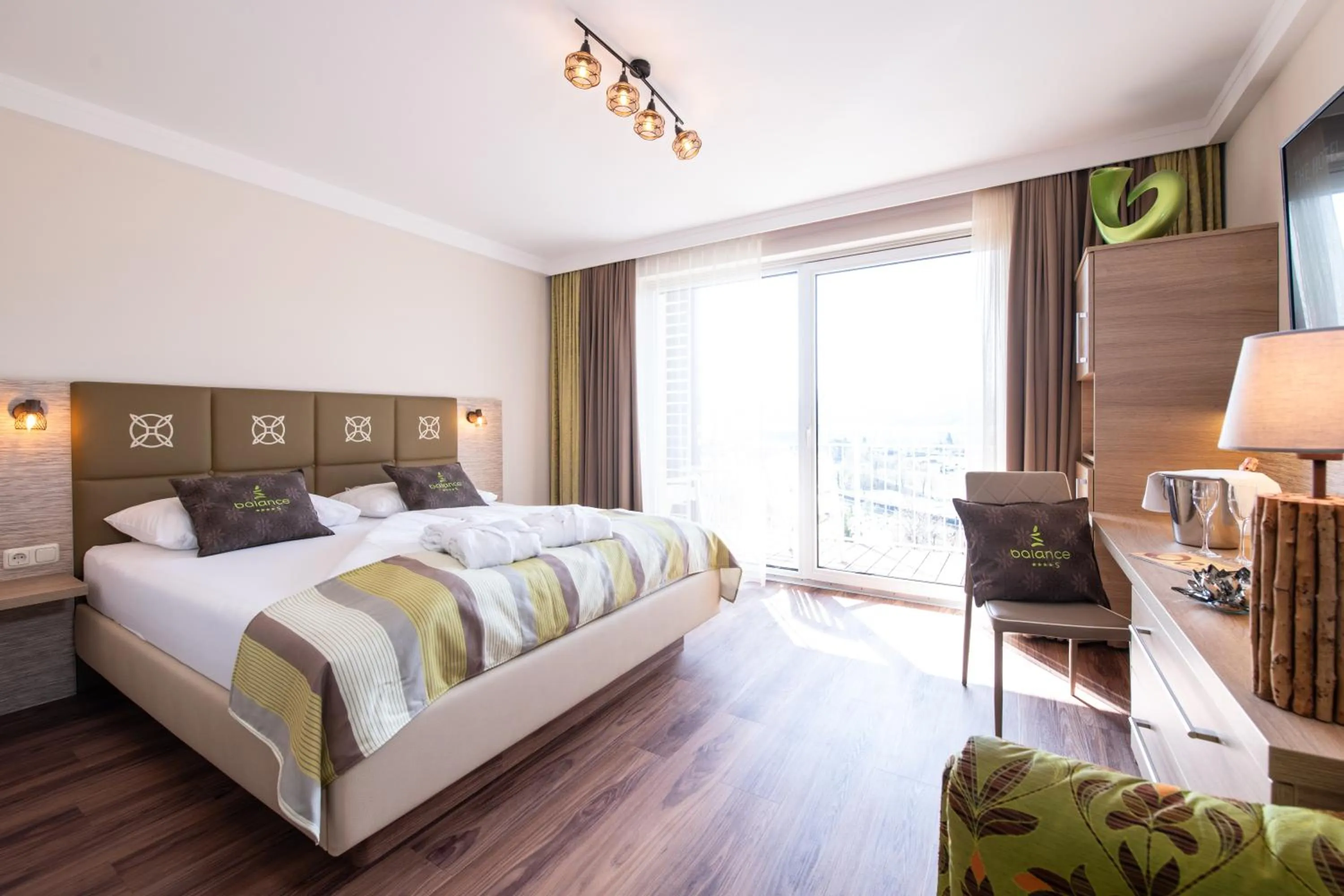 Photo of the whole room, Bed in das Balance - Spa & Golf Hotel am Wörthersee