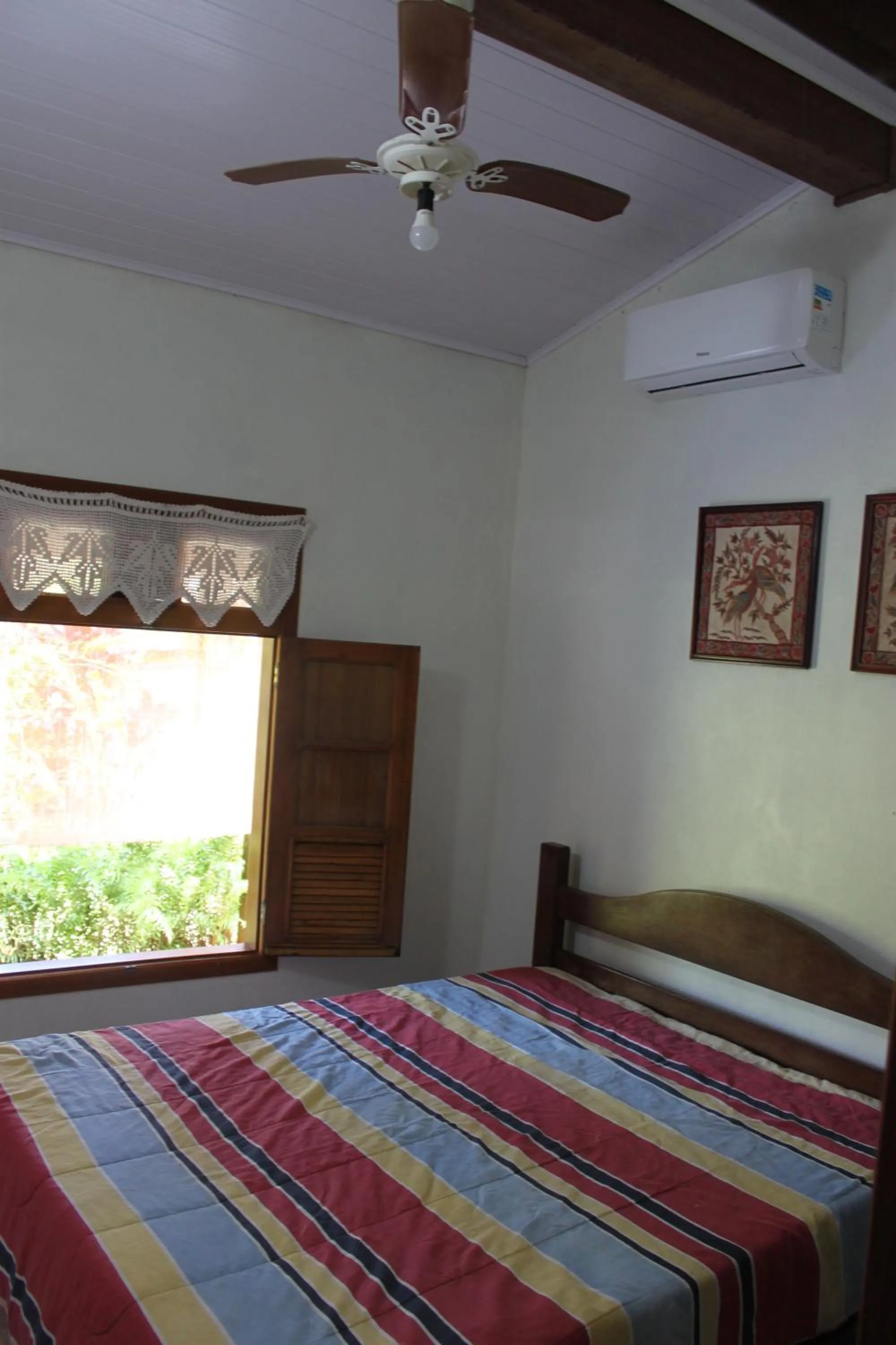 Photo of the whole room, Bed in Piscina climatizada, jacuzzi e com grande área verde
