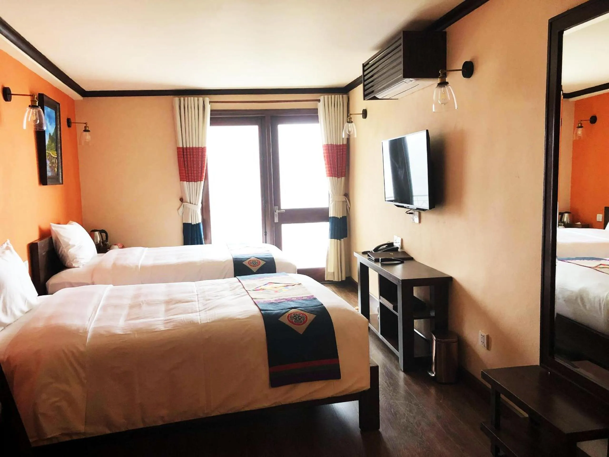 Bed in Cat Cat Galerie d’Art