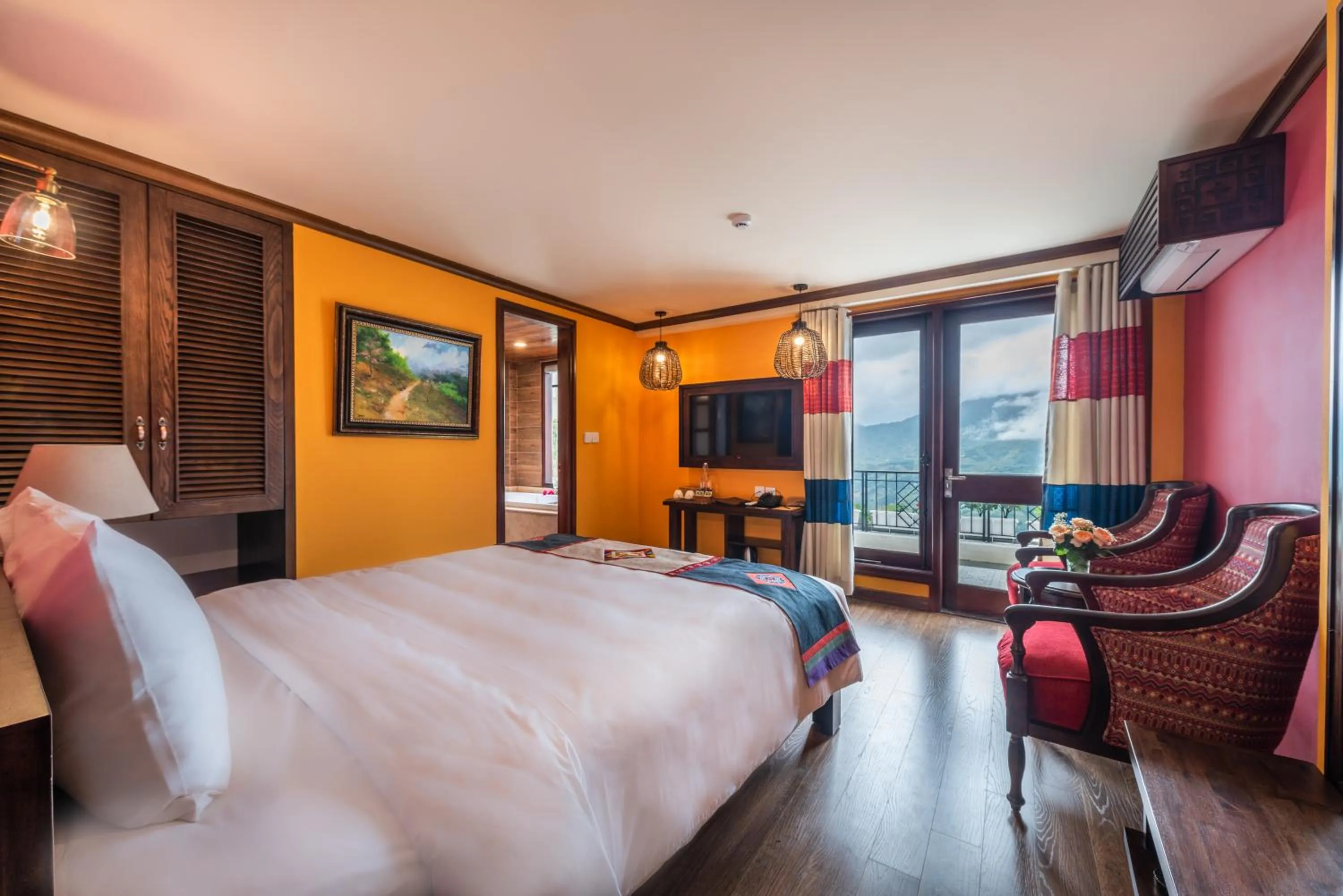 Photo of the whole room, Bed in Cat Cat Galerie d’Art