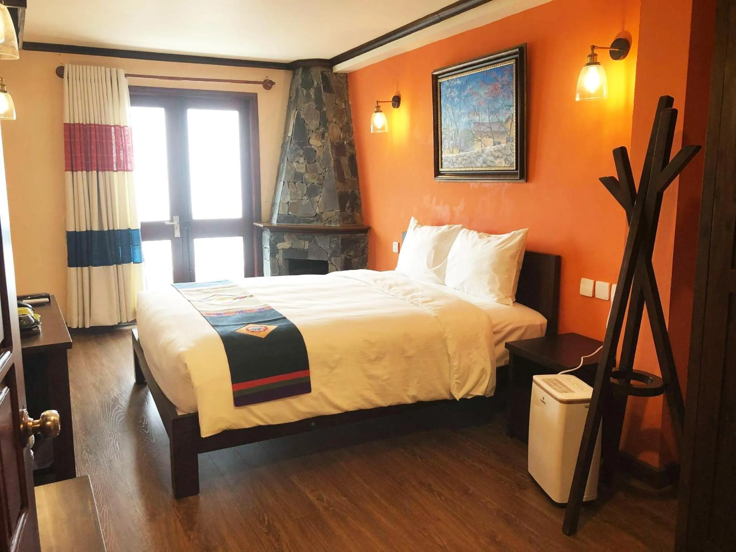 Bed in Cat Cat Galerie d’Art