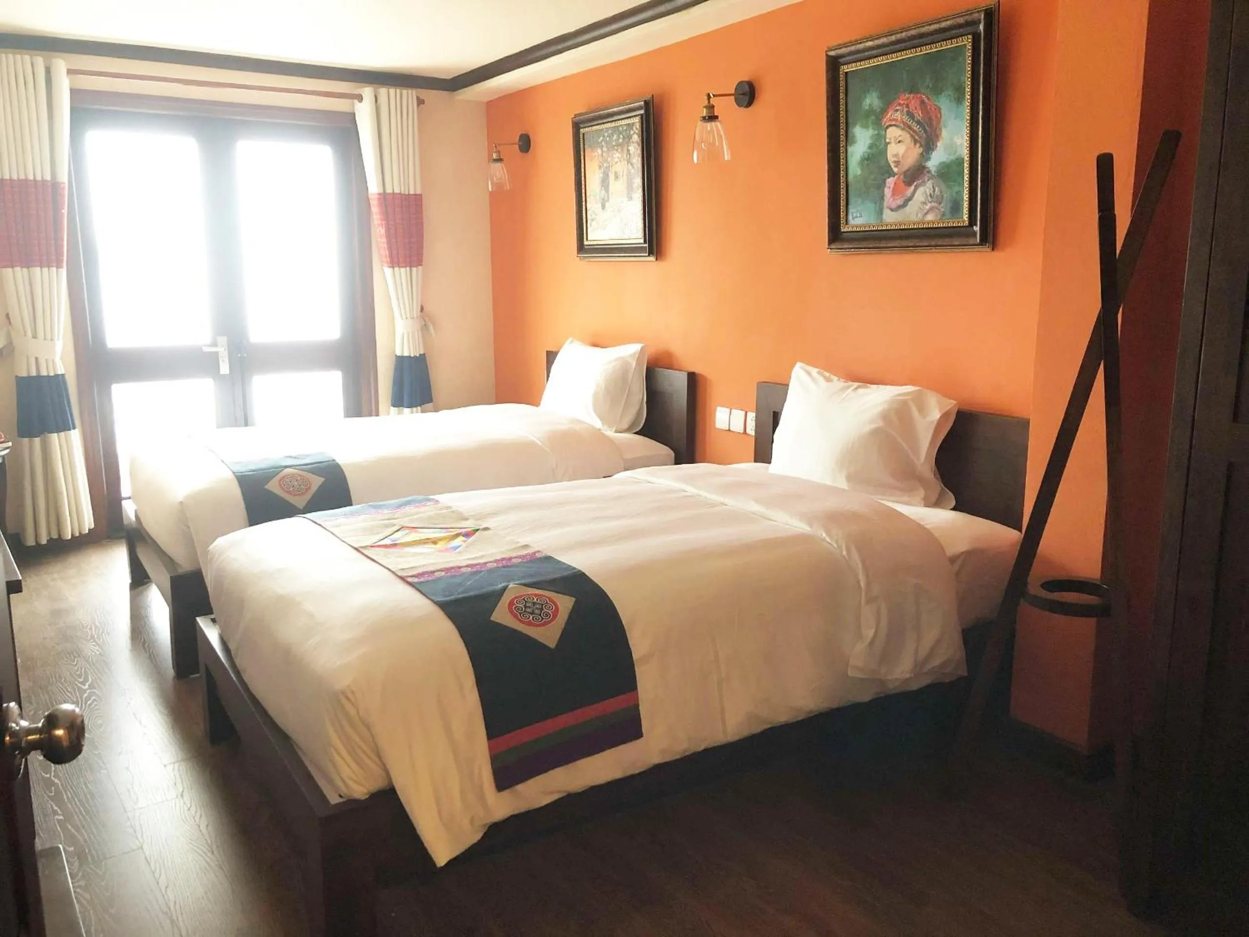 Bed in Cat Cat Galerie d’Art