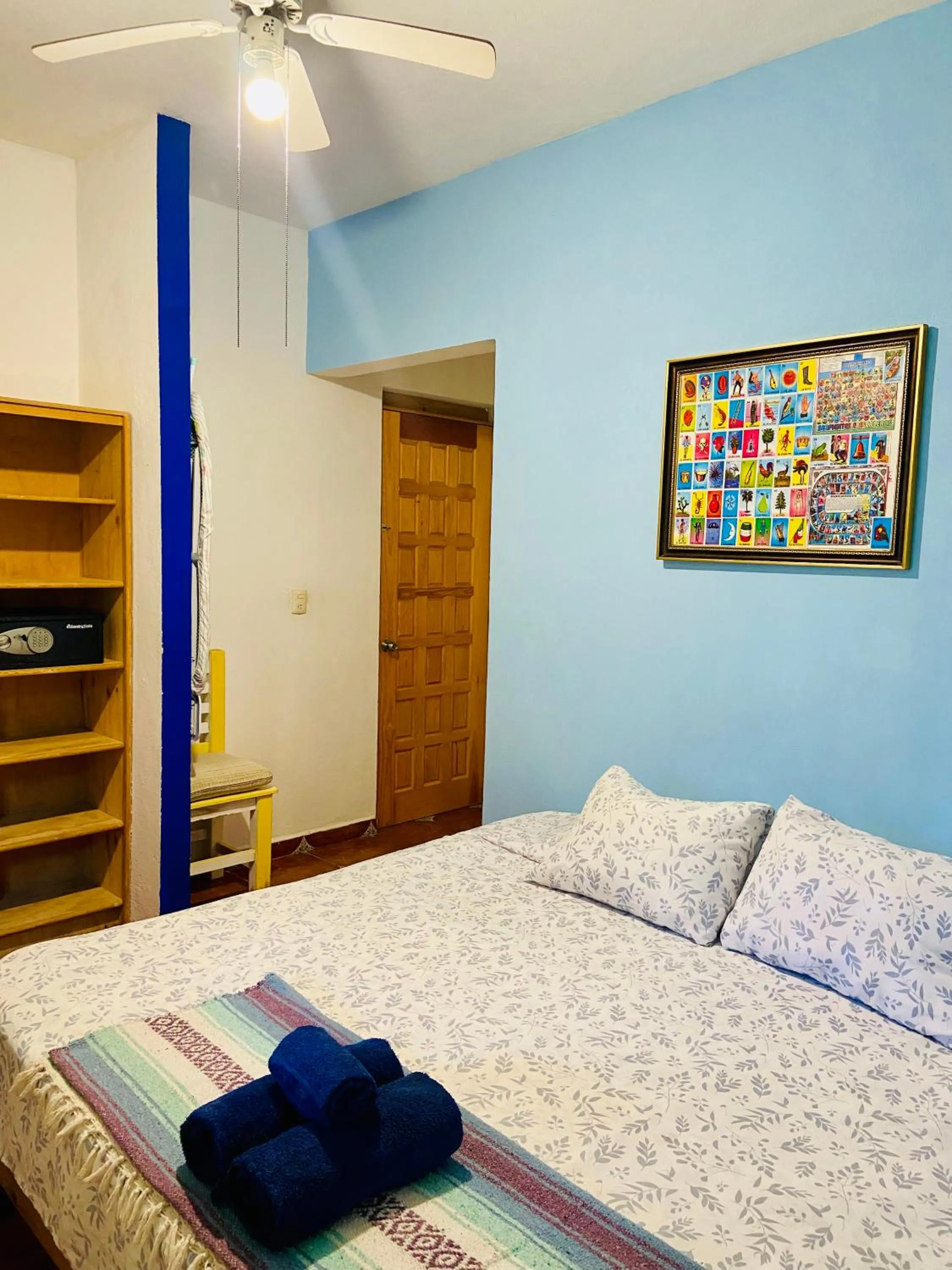 Photo of the whole room, Bed in Casa Kini en Cancún