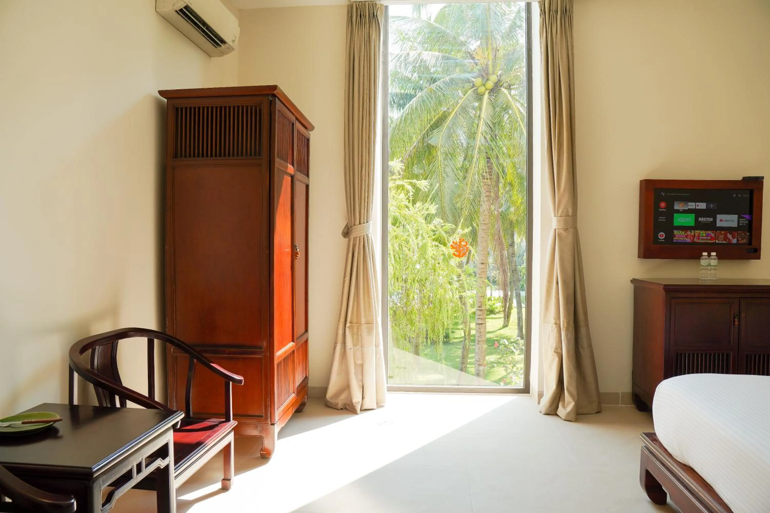 Photo of the whole room, Bed in Pax Ana Doc Let Resort & Spa