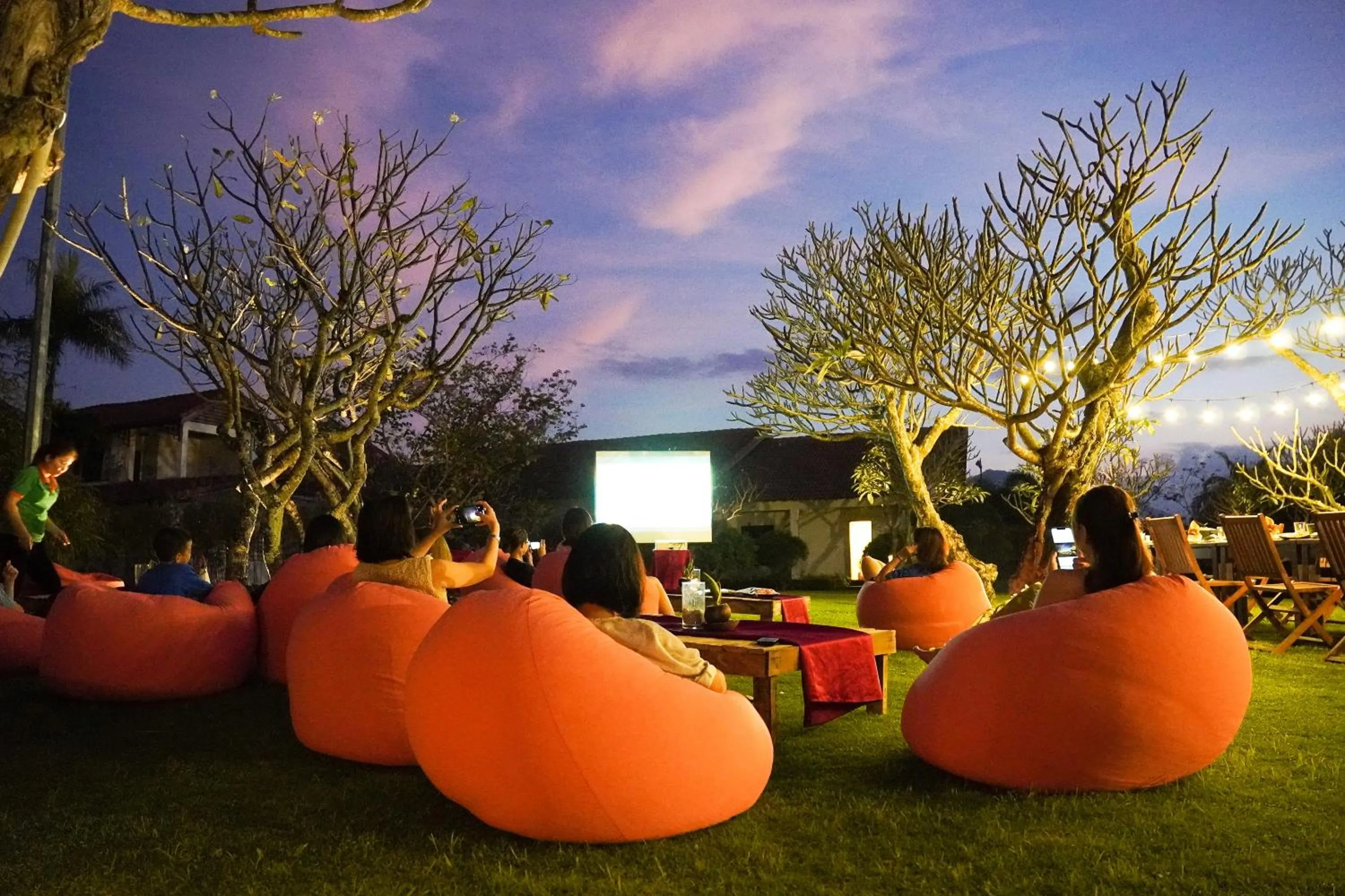 Evening entertainment in Pax Ana Doc Let Resort & Spa