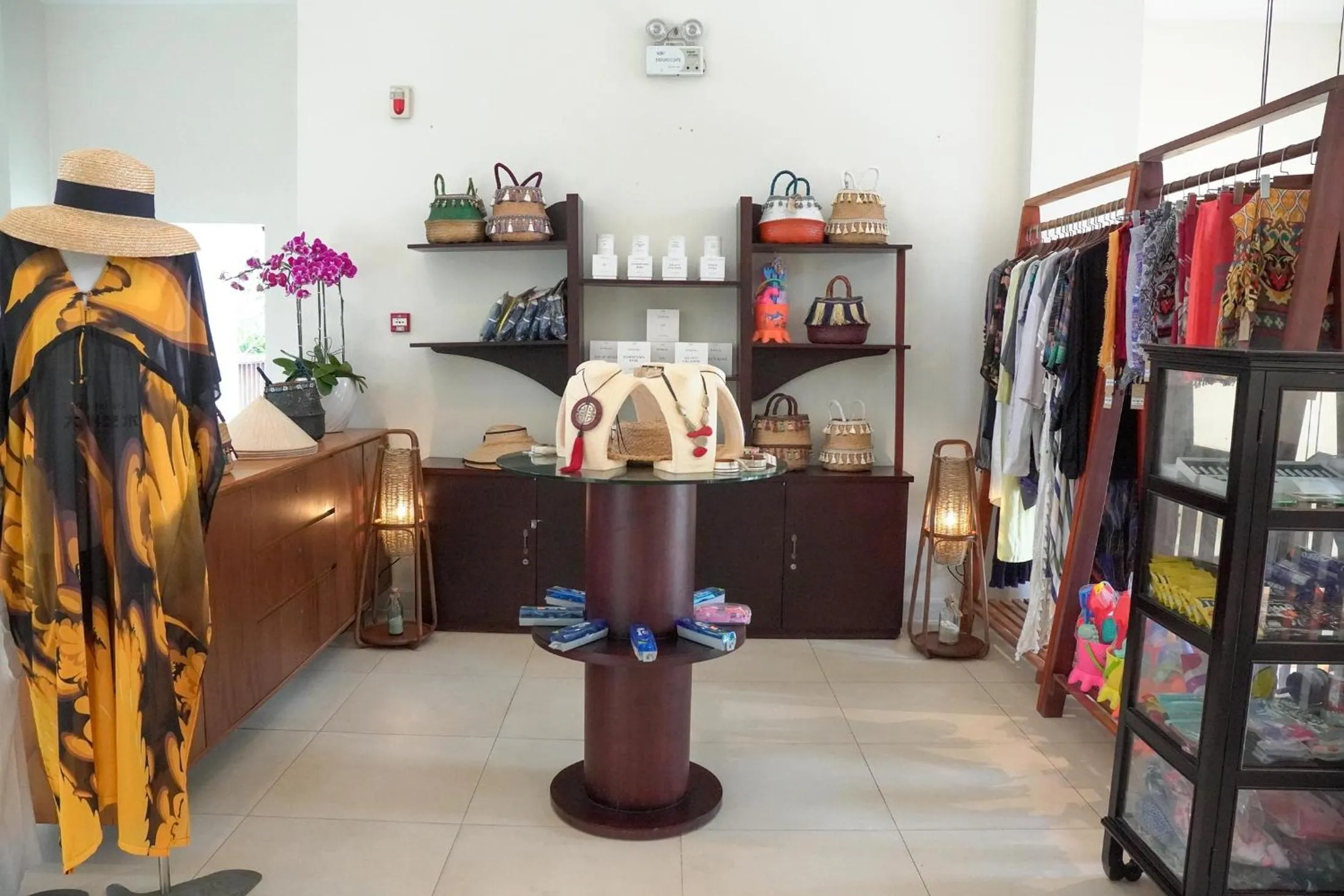 Shopping Area in Pax Ana Doc Let Resort & Spa