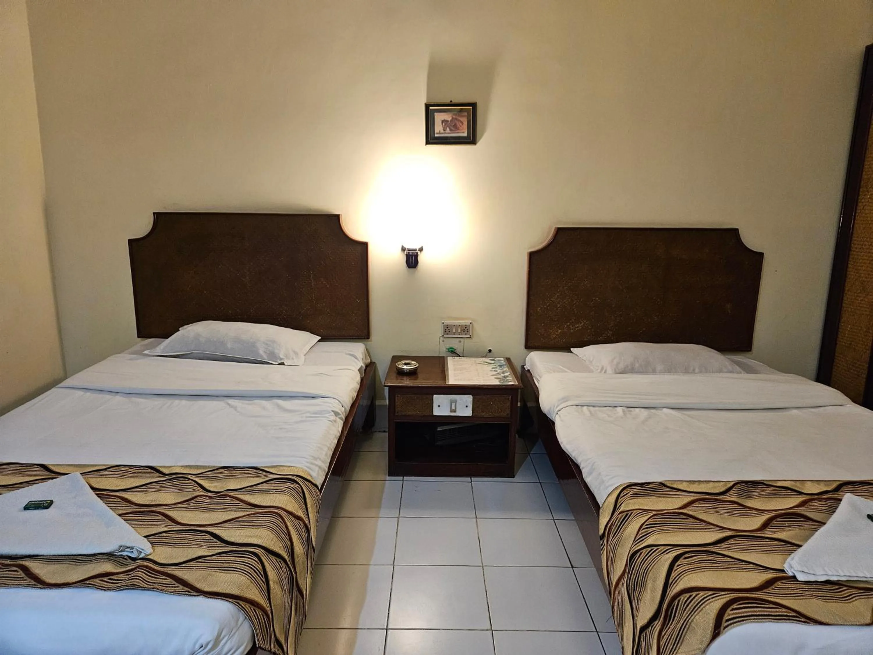 Bed in Hotel Indsurya