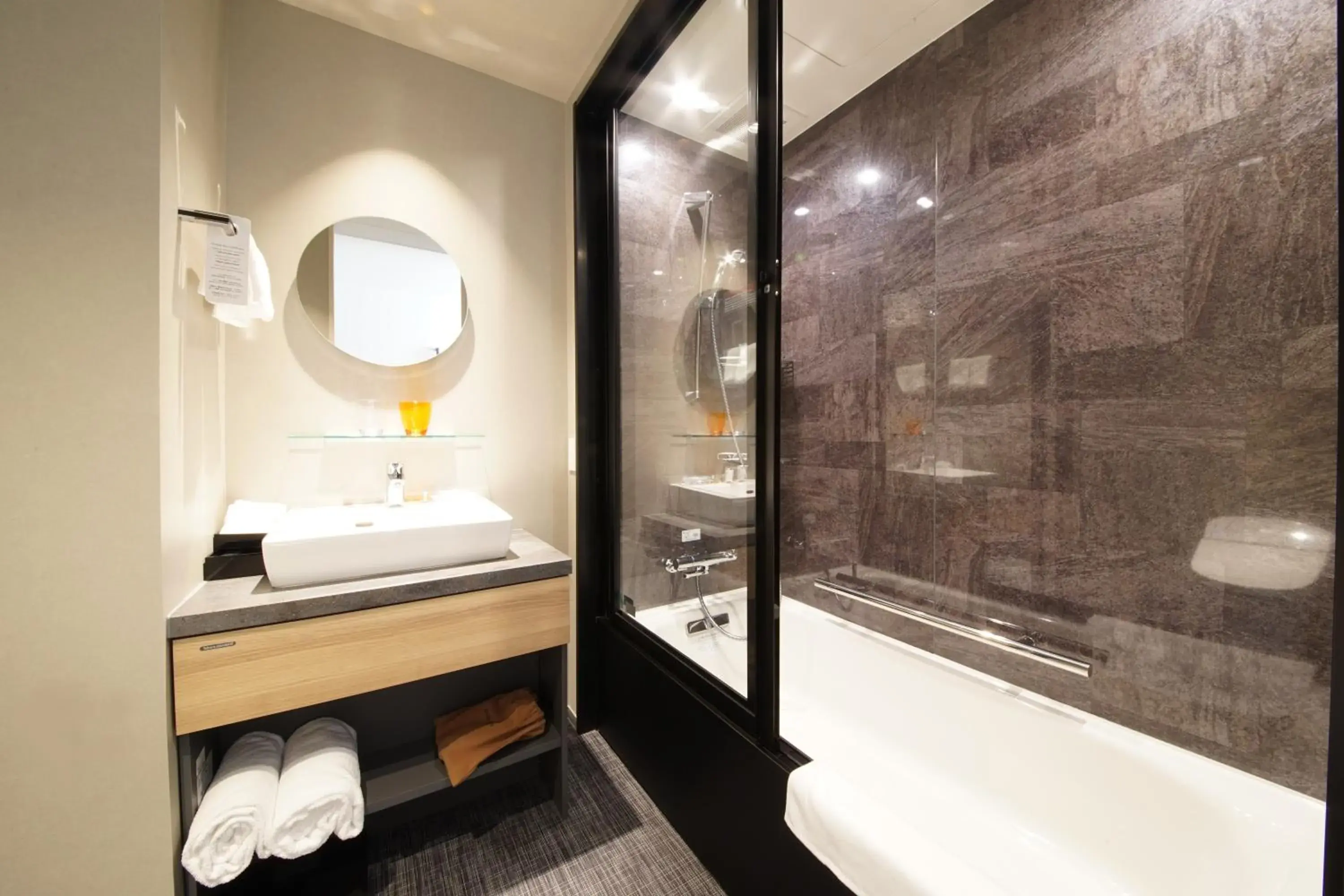 Bath, Bed in Oakwood Hotel Oike Kyoto Bath, Bed in Oakwood Hotel Oike Kyoto