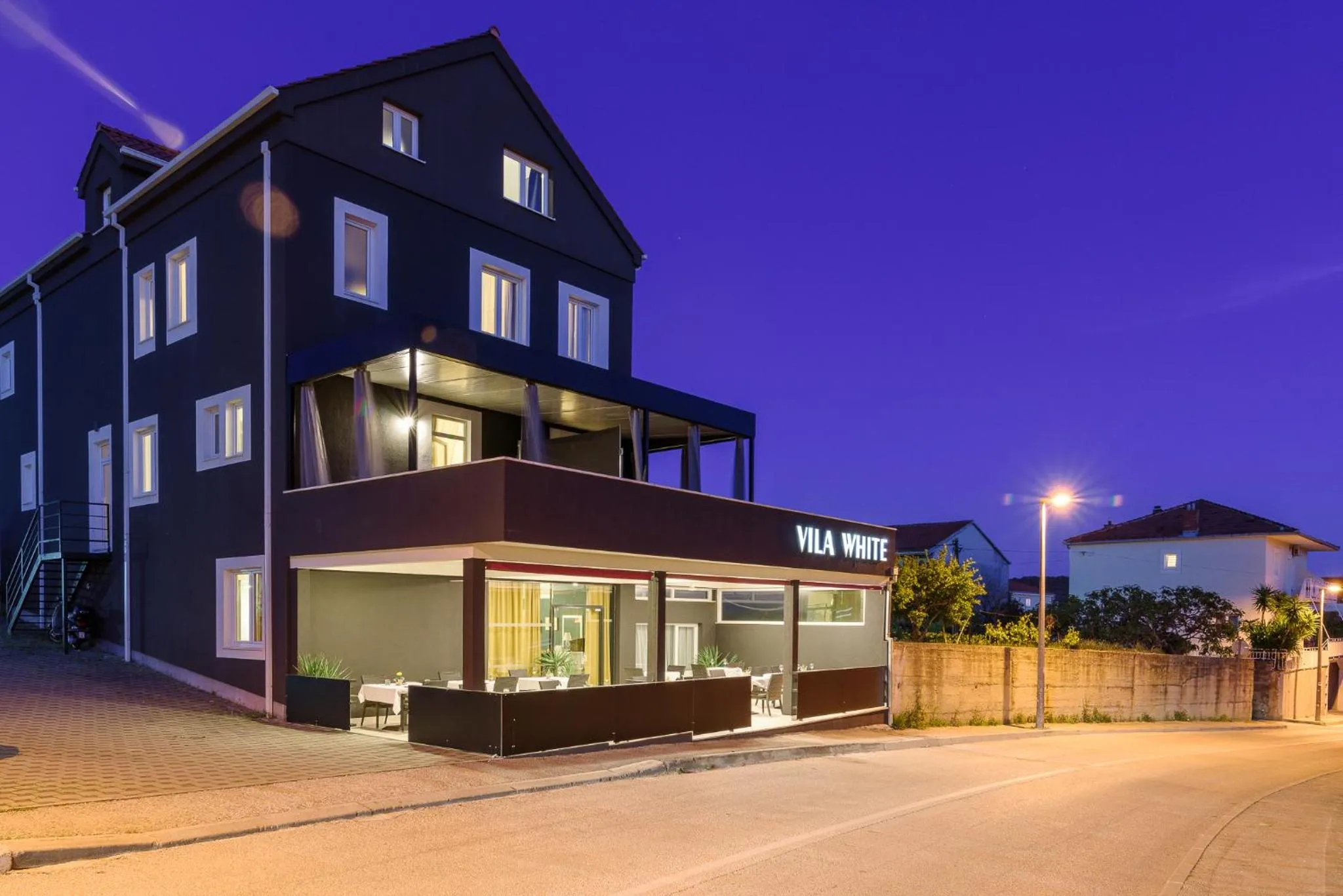 Property building in Vila White