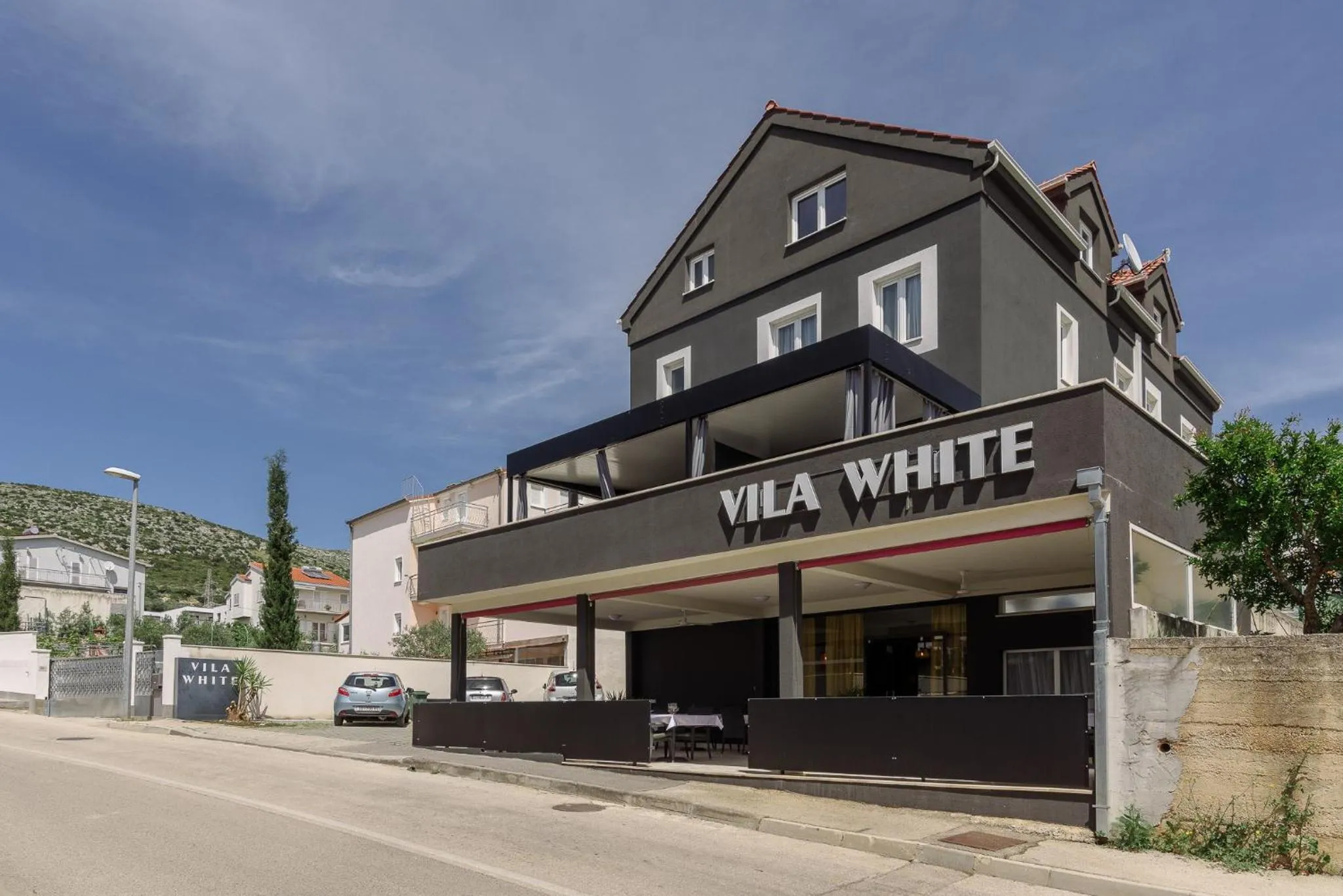 Property building in Vila White