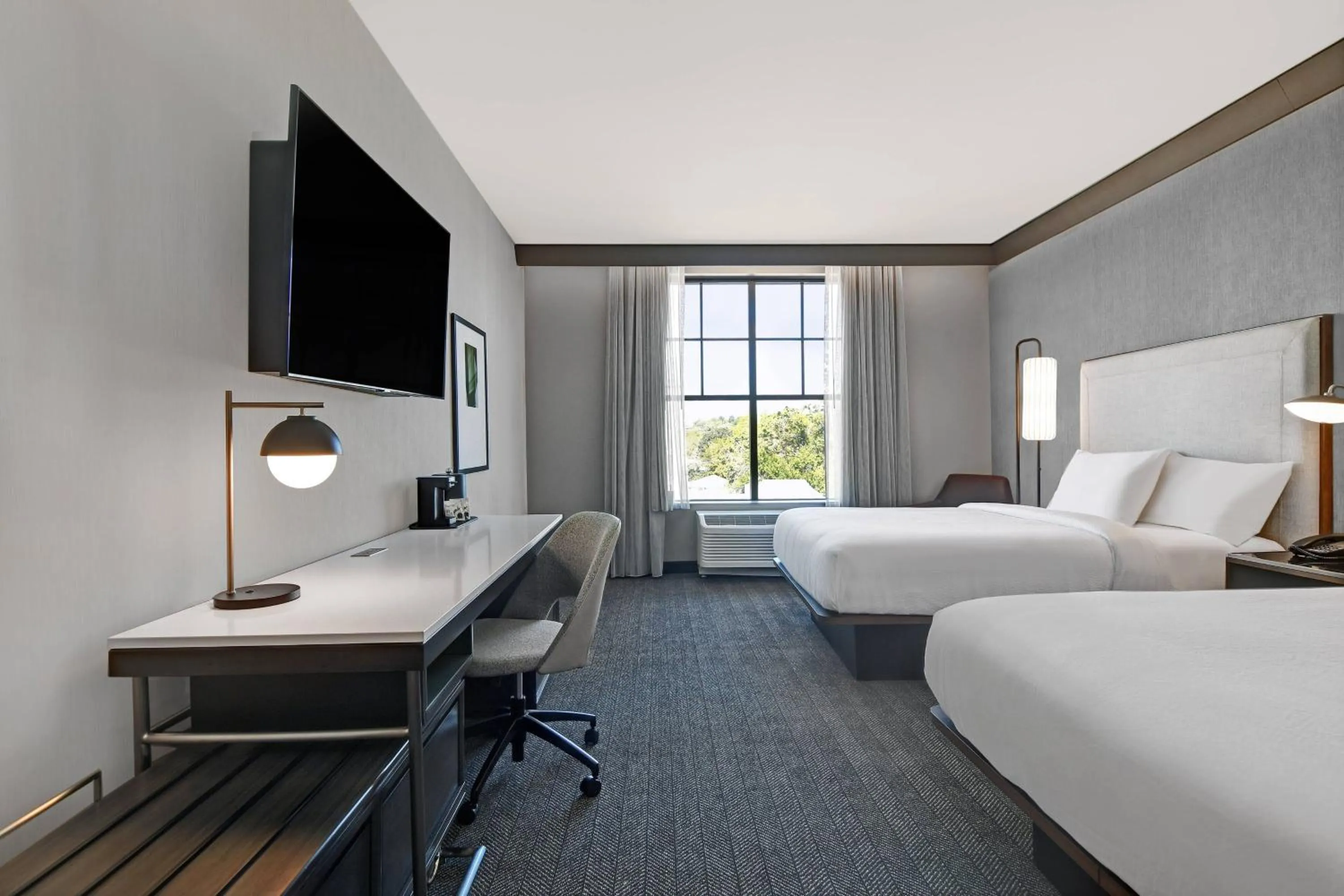 Photo of the whole room, Bed in Courtyard by Marriott Manhattan Aggieville