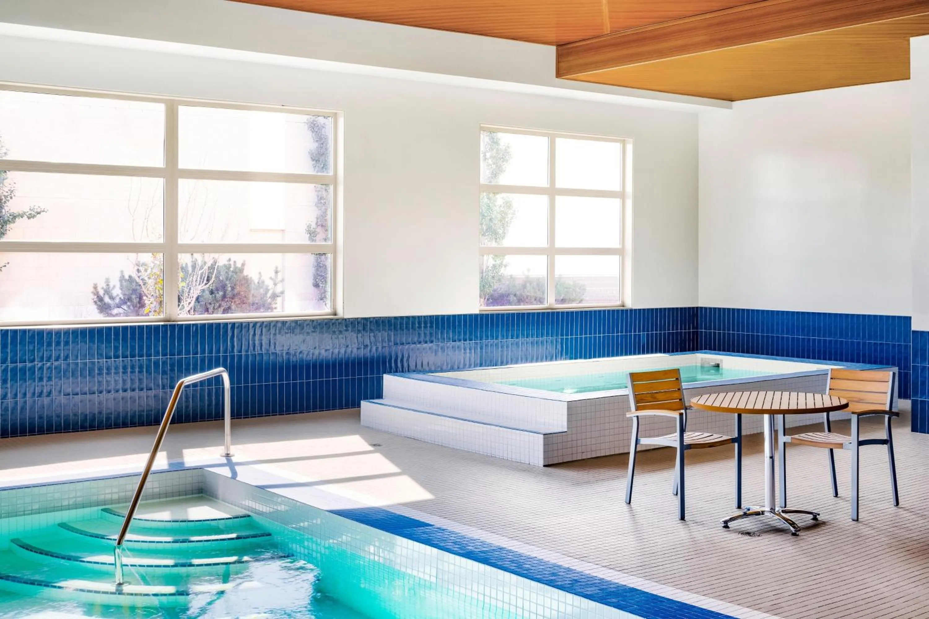Swimming pool in Delta Hotels by Marriott Grande Prairie Airport
