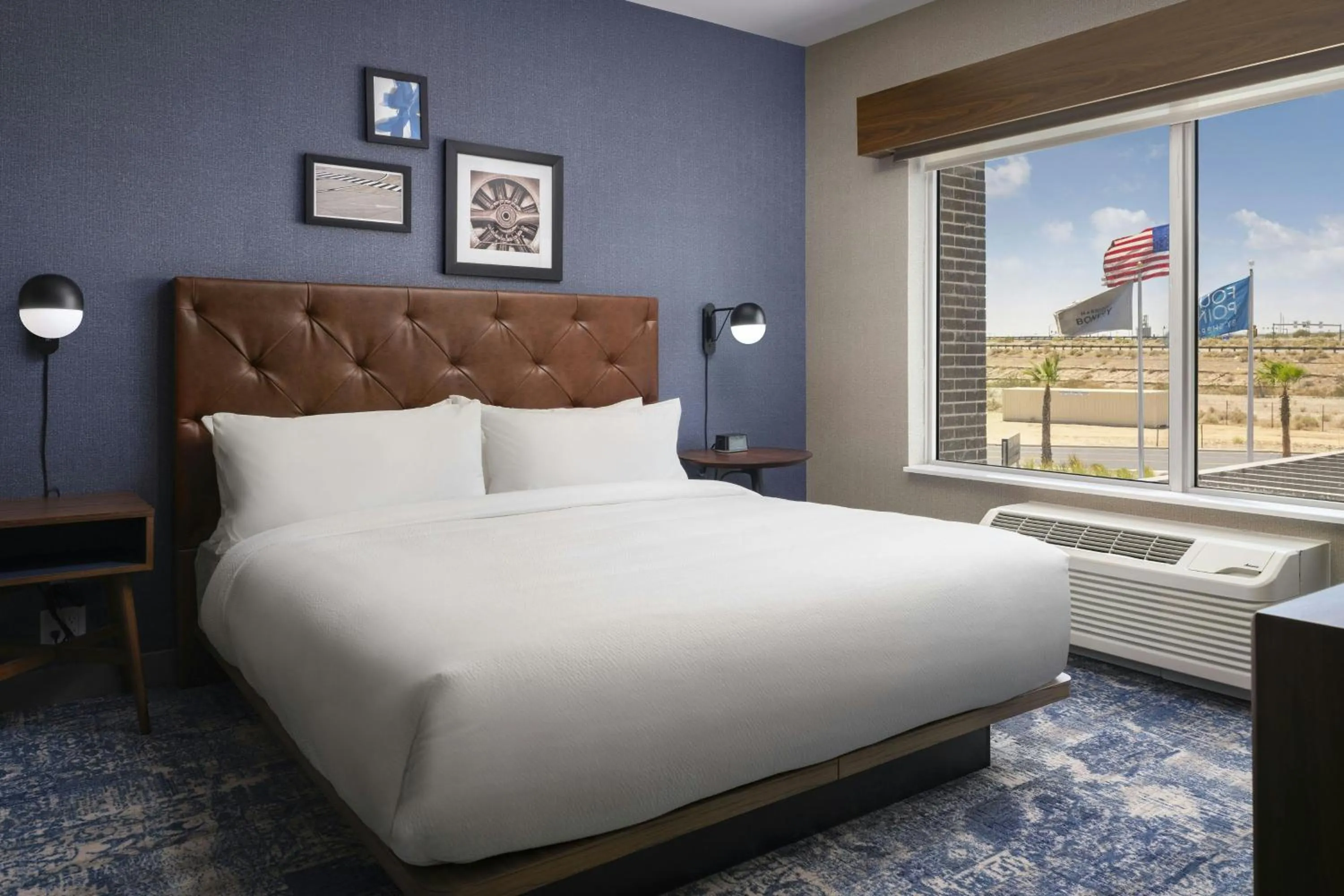 Photo of the whole room, Bed in Four Points by Sheraton Yuma