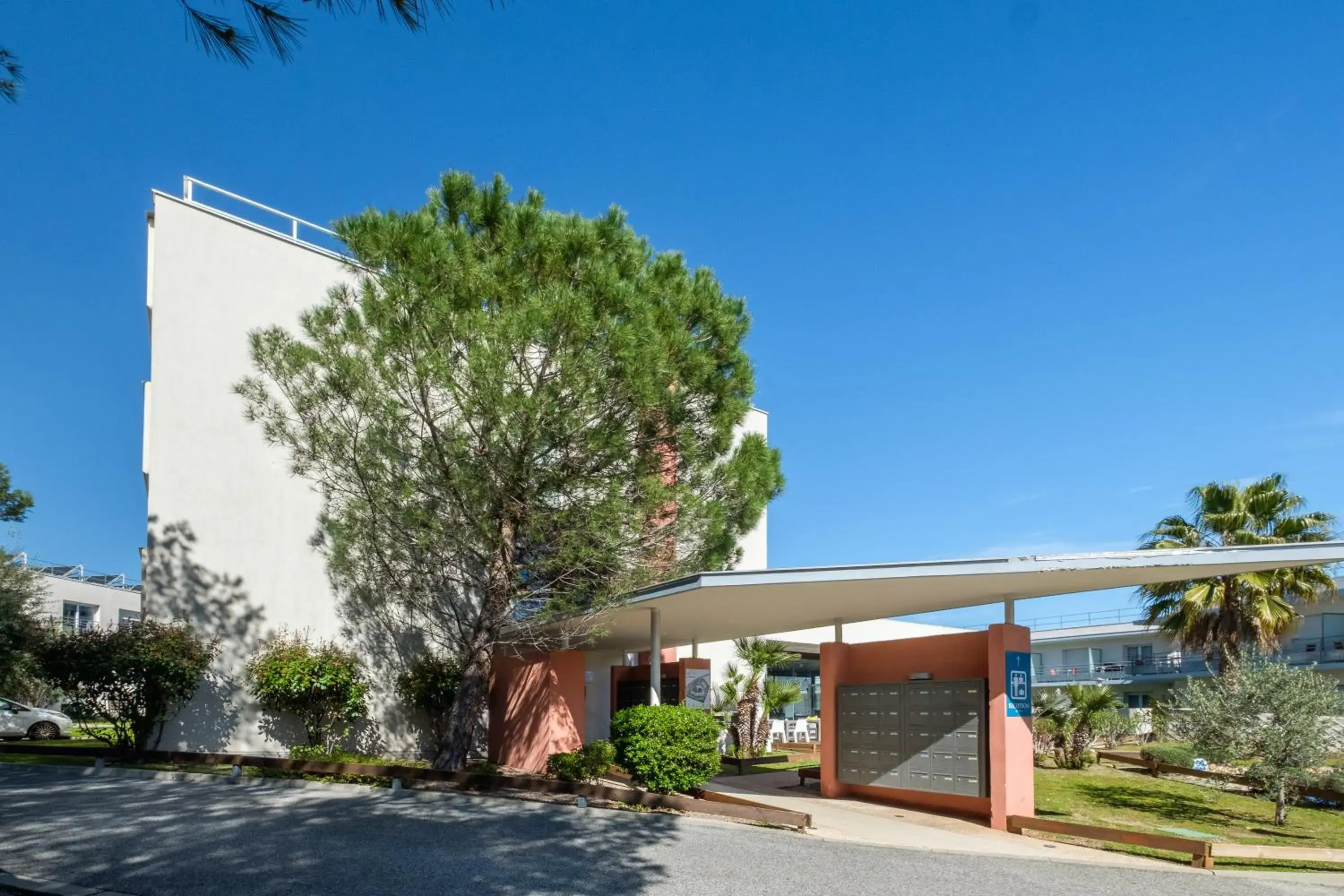 Property building in Comfort Aparthotel Antibes Le Maestria Property building in Comfort Aparthotel Antibes Le Maestria