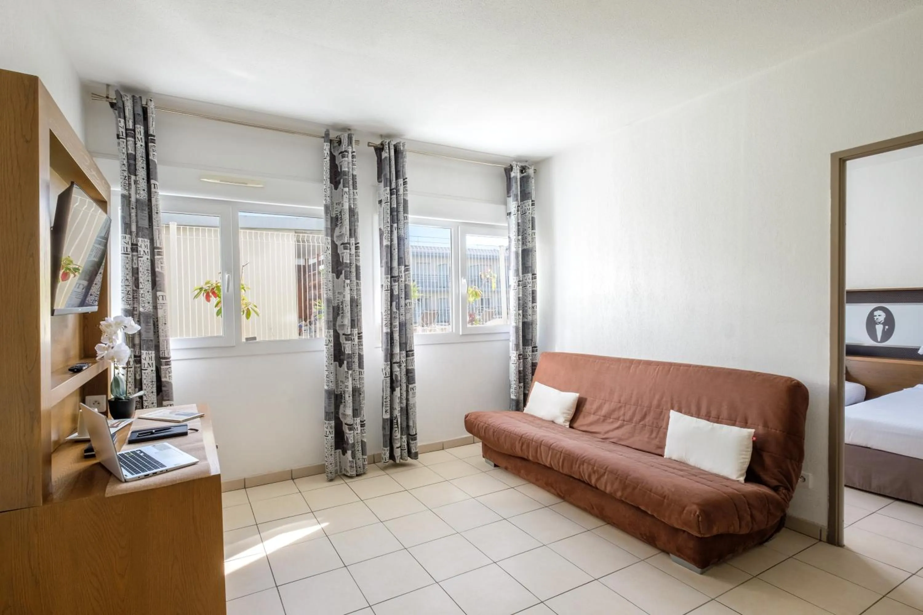 Living room, Bed in Comfort Aparthotel Antibes Le Maestria