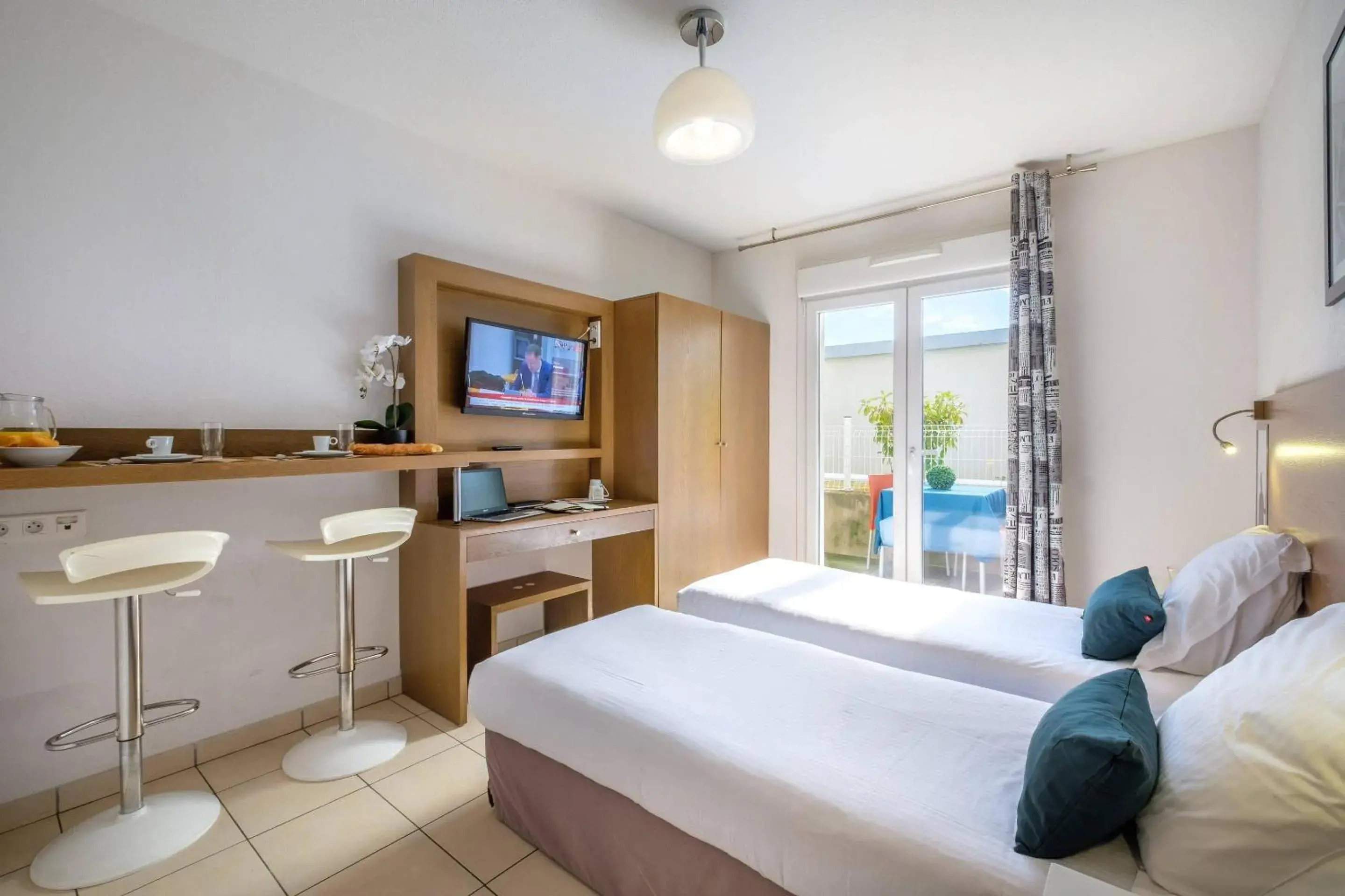 Bedroom, Bed in Comfort Aparthotel Antibes Le Maestria Bedroom, Bed in Comfort Aparthotel Antibes Le Maestria