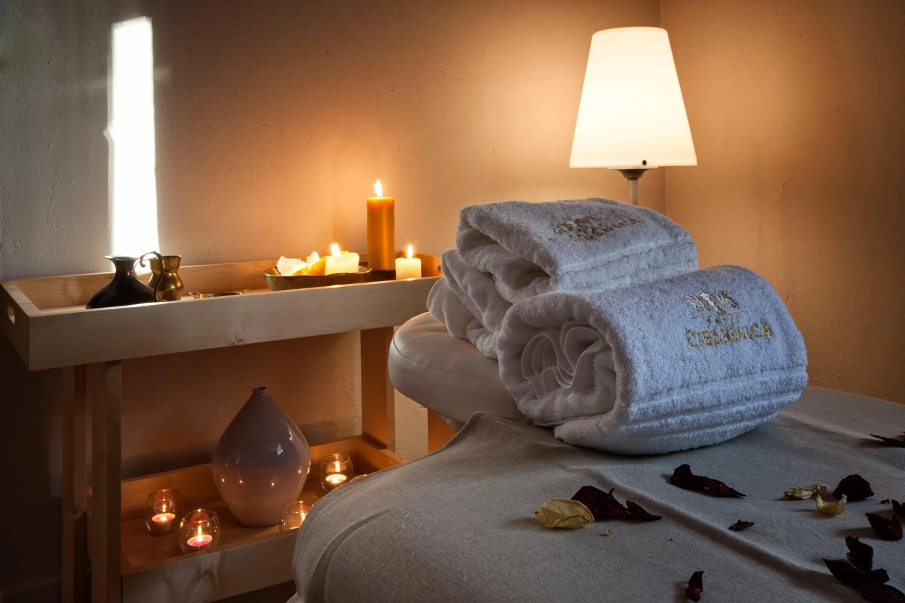 Spa and wellness centre/facilities, Bed in Pałac Cieleśnica