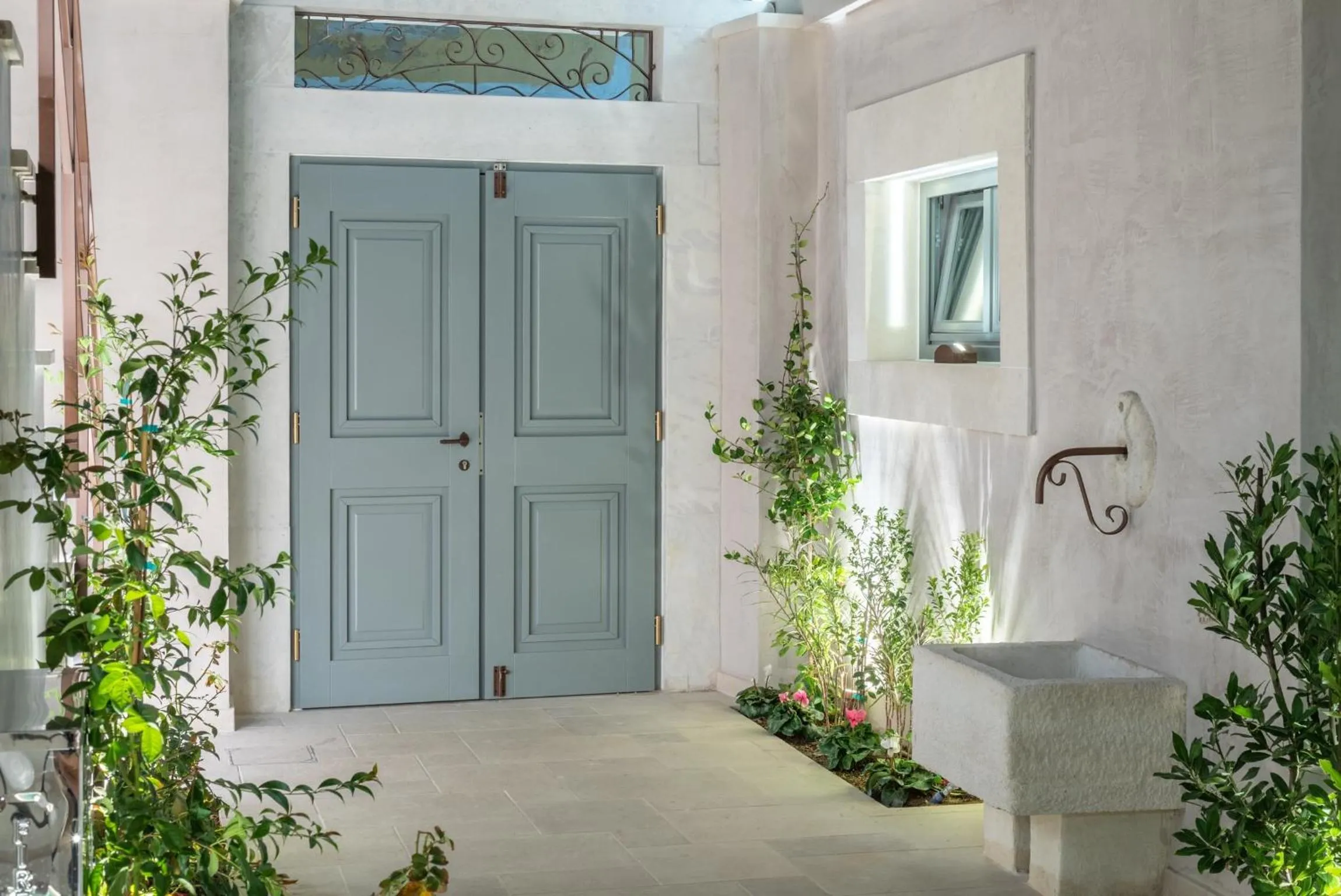 Facade/entrance in Inotropes Boutique Suites - Adults Only