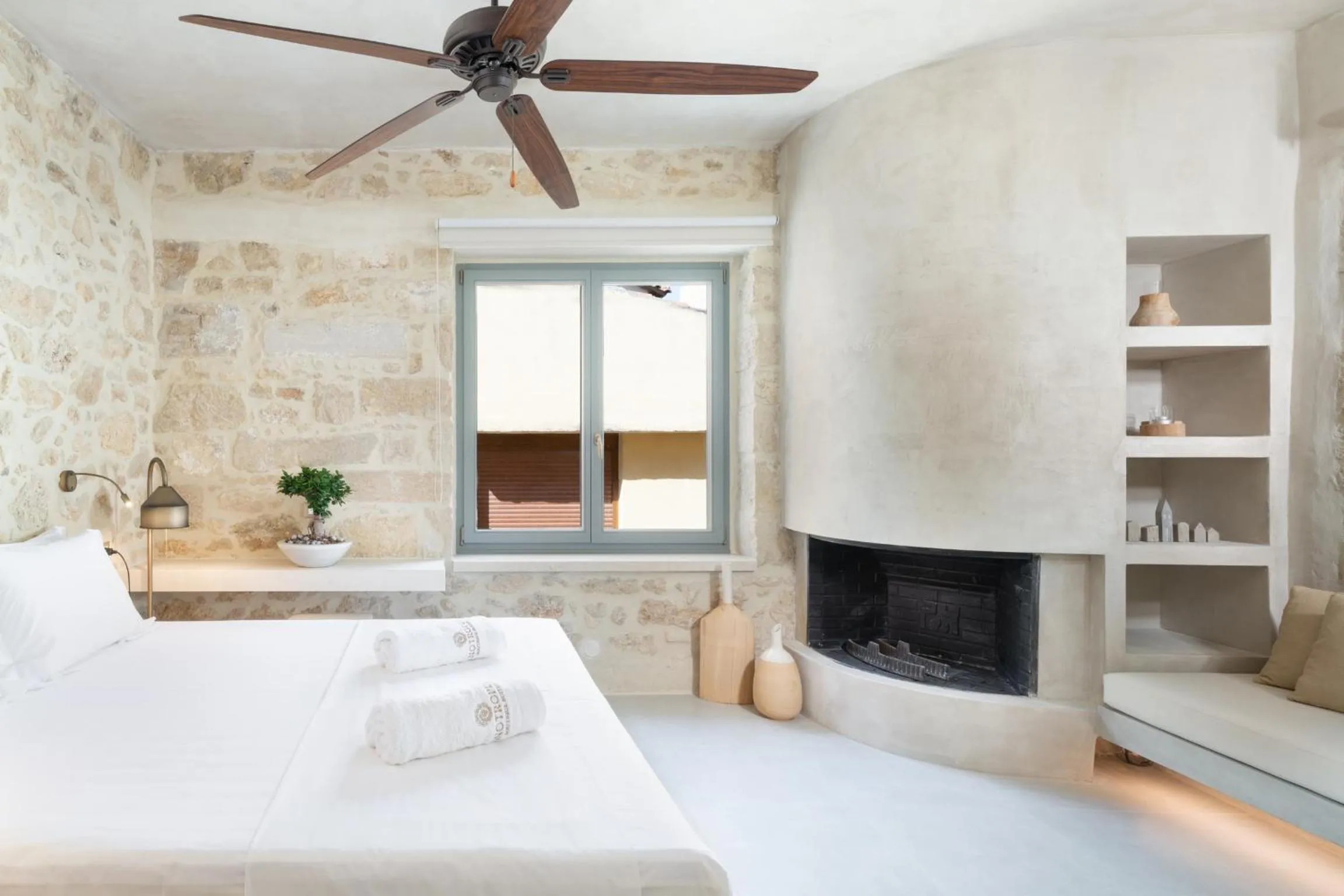 Bed in Inotropes Boutique Suites - Adults Only