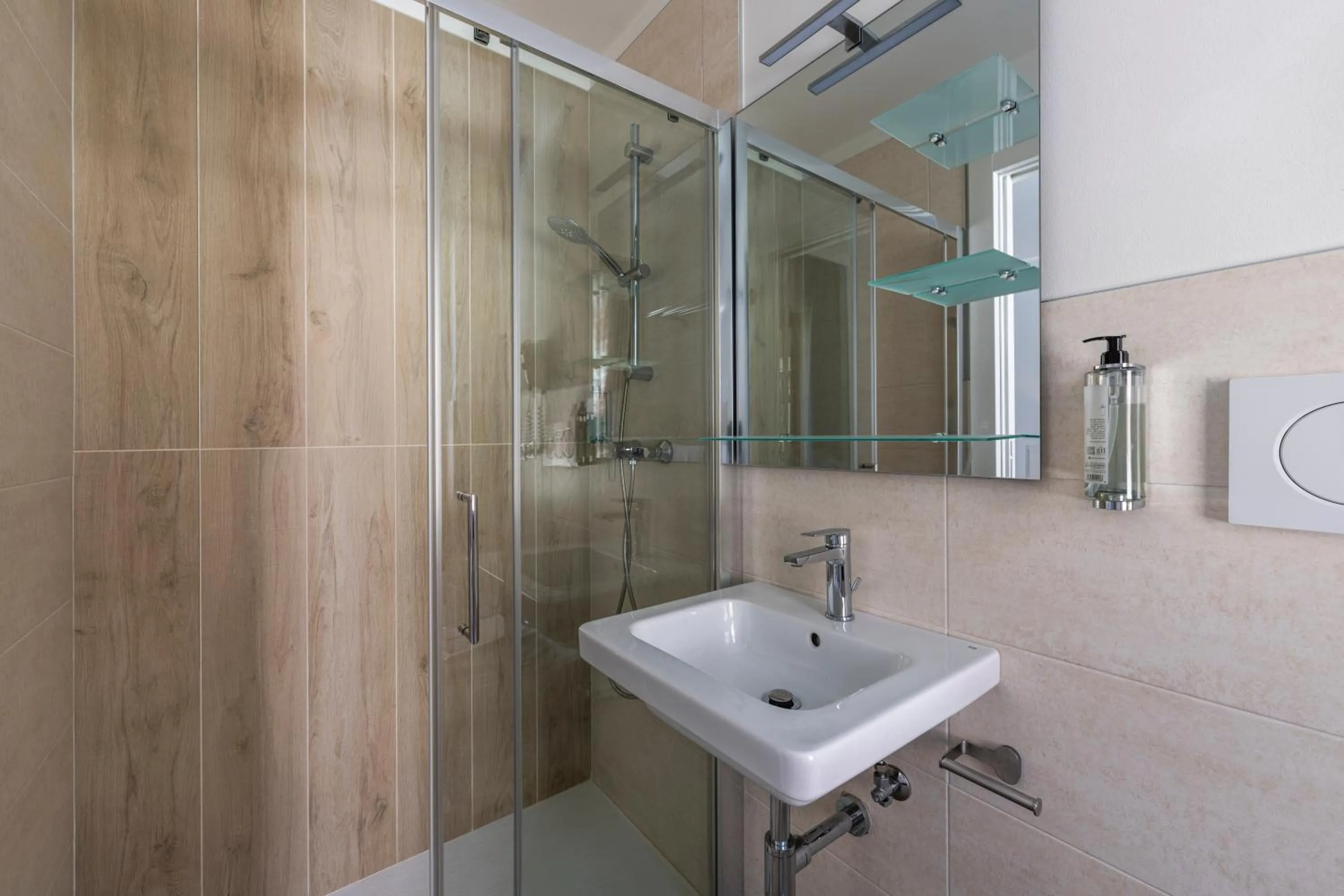 Shower in Hotel La Siesta