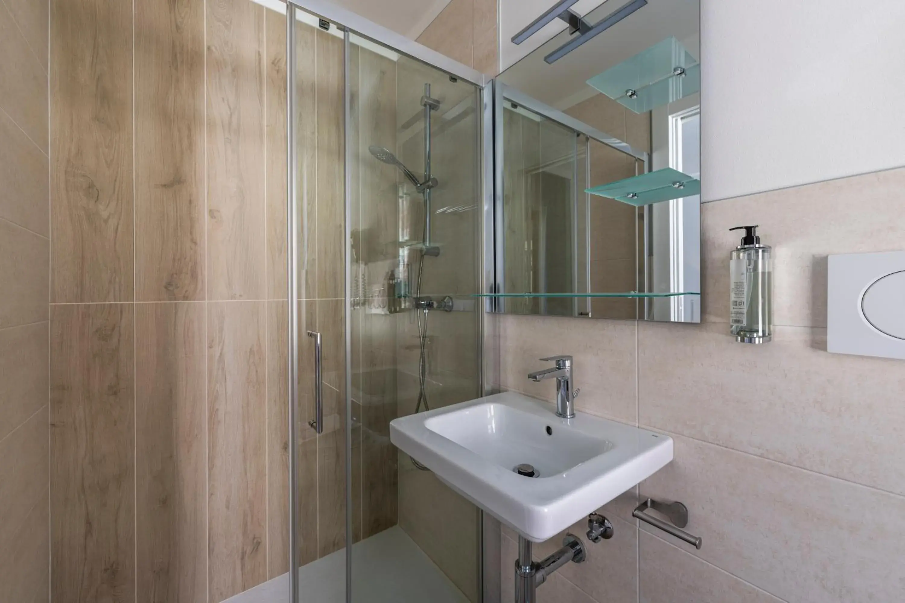 Budget Double or Twin Room in Hotel La Siesta Budget Double or Twin Room in Hotel La Siesta