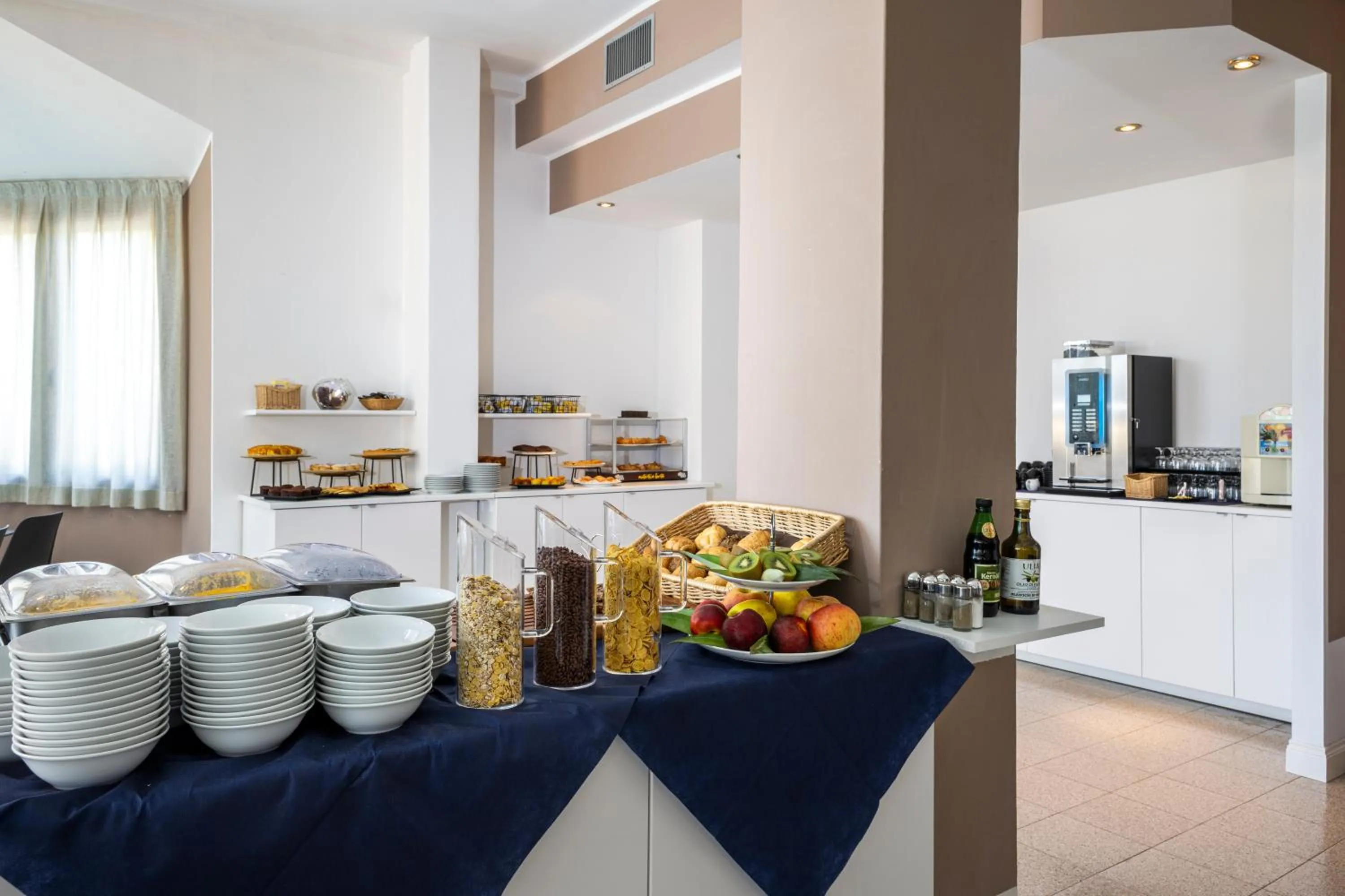 Buffet breakfast in Hotel La Siesta