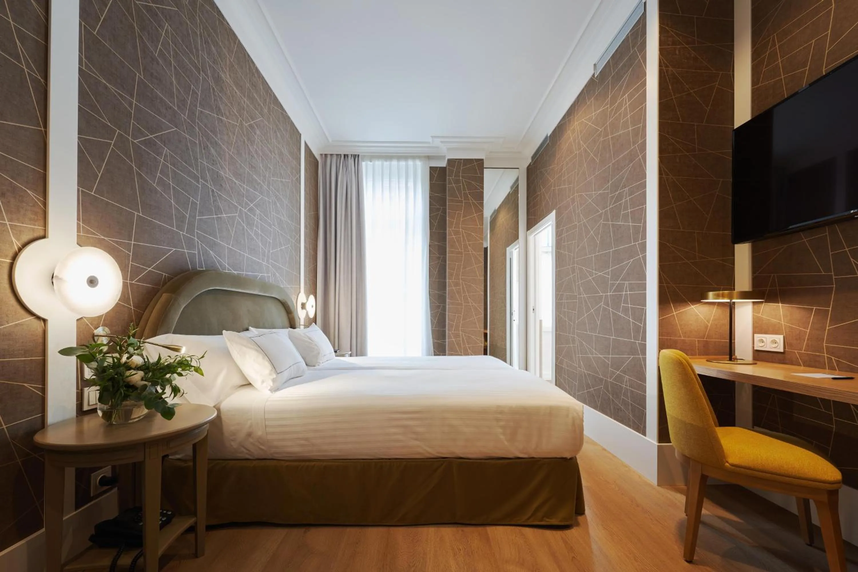 Photo of the whole room, Bed in Intelier Villa Katalina