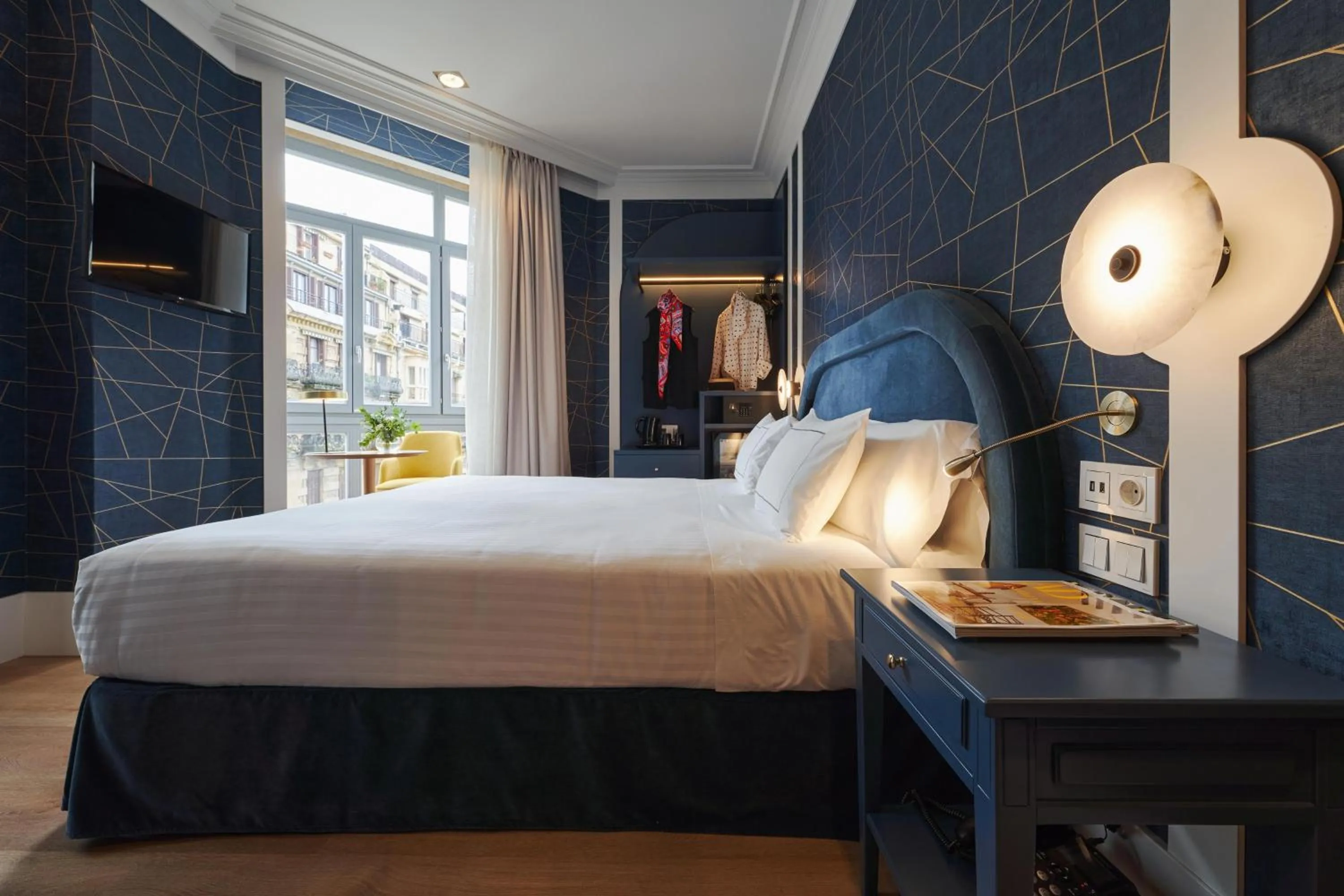 Photo of the whole room, Bed in Intelier Villa Katalina