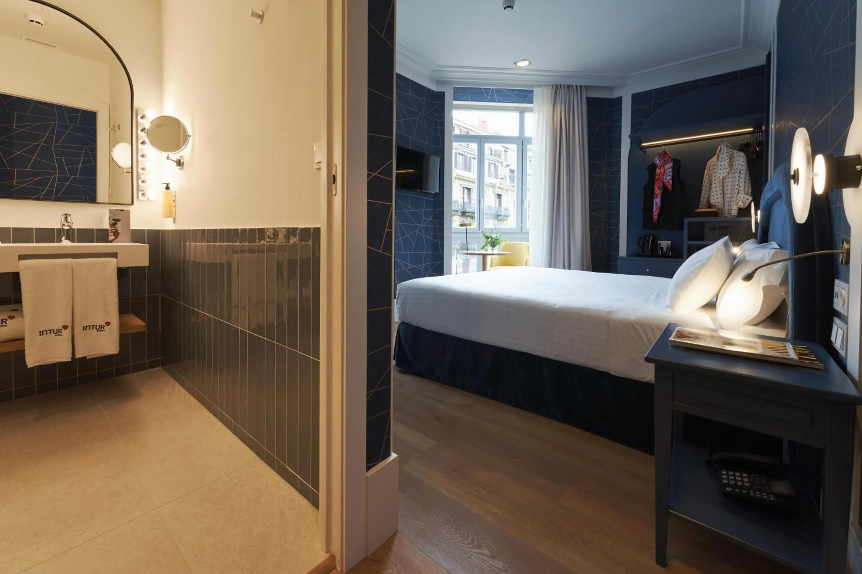 Photo of the whole room, Bed in Intelier Villa Katalina