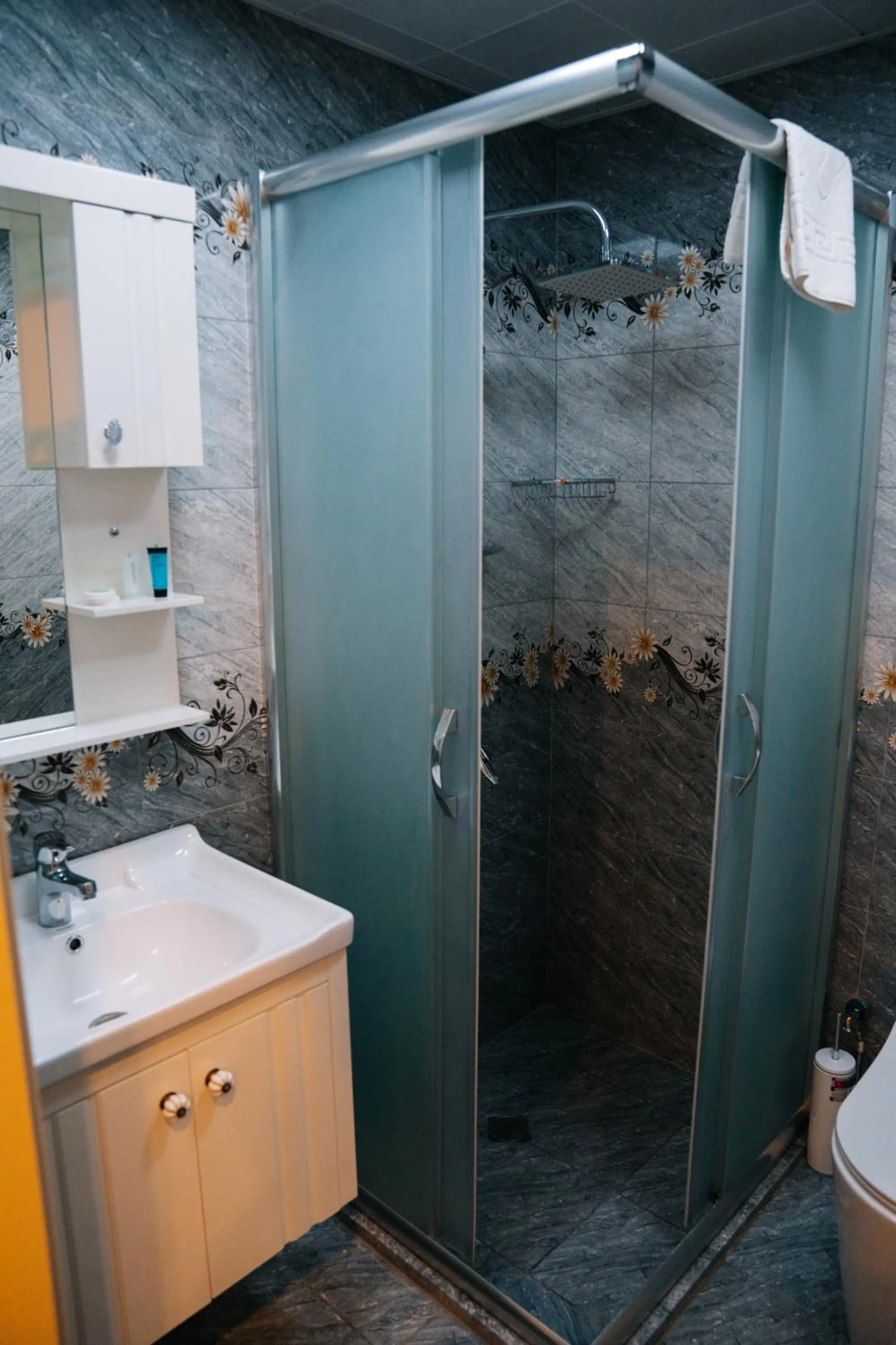 Shower in The Clocktower Hotel