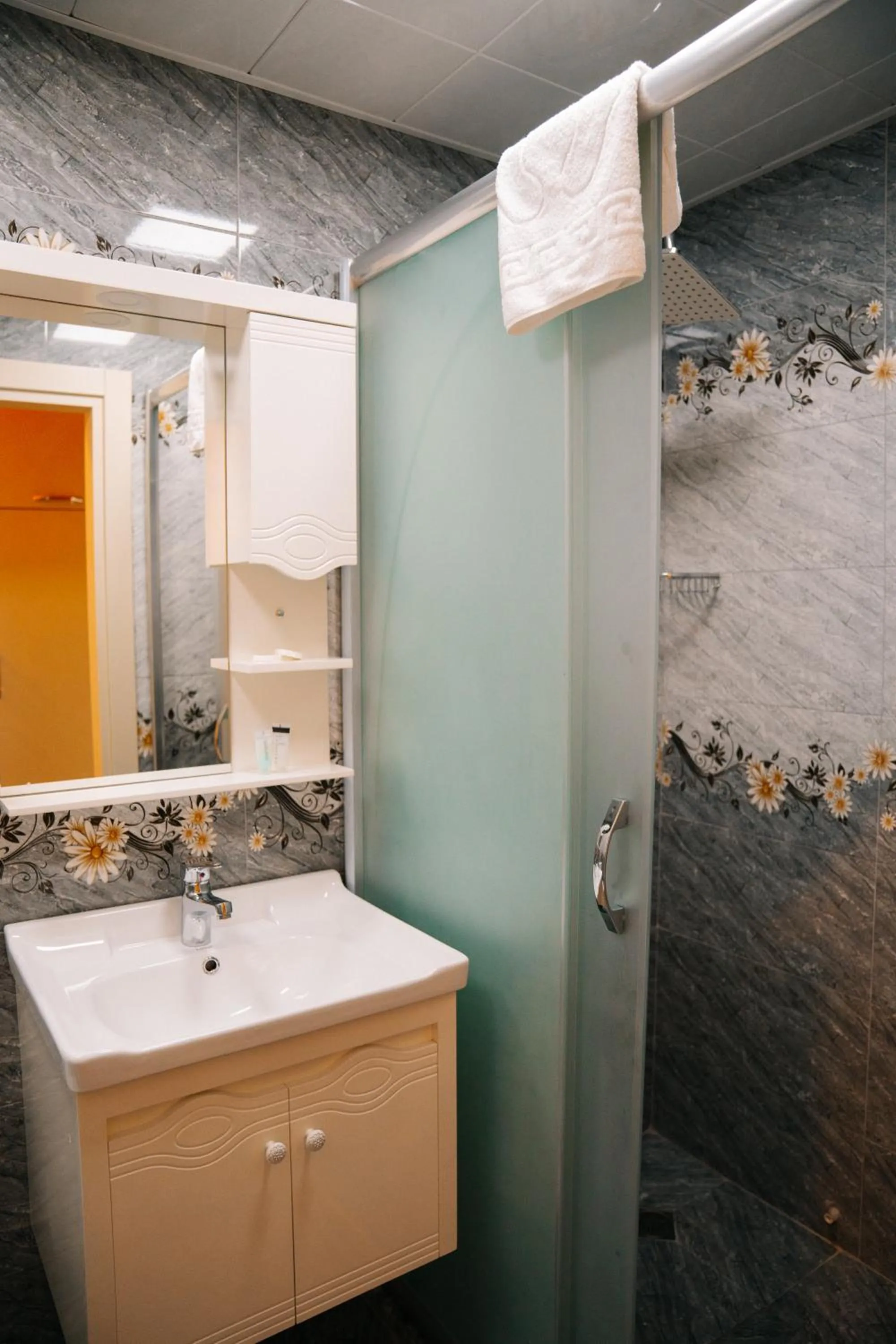 Shower in The Clocktower Hotel