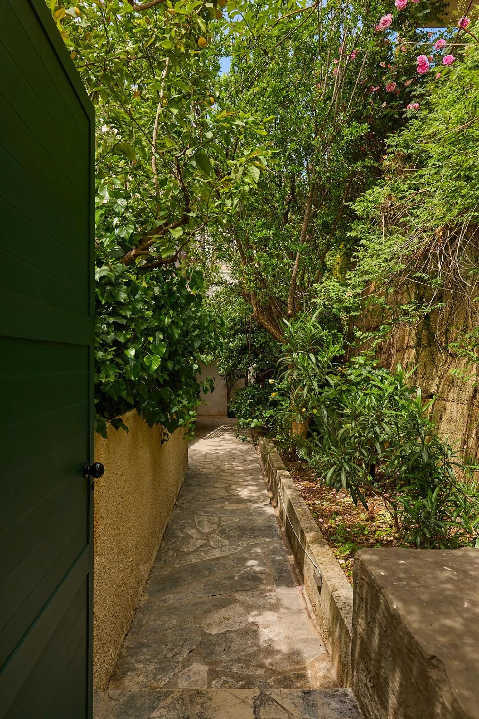 Facade/entrance in Hedera Estate, Hedera A32