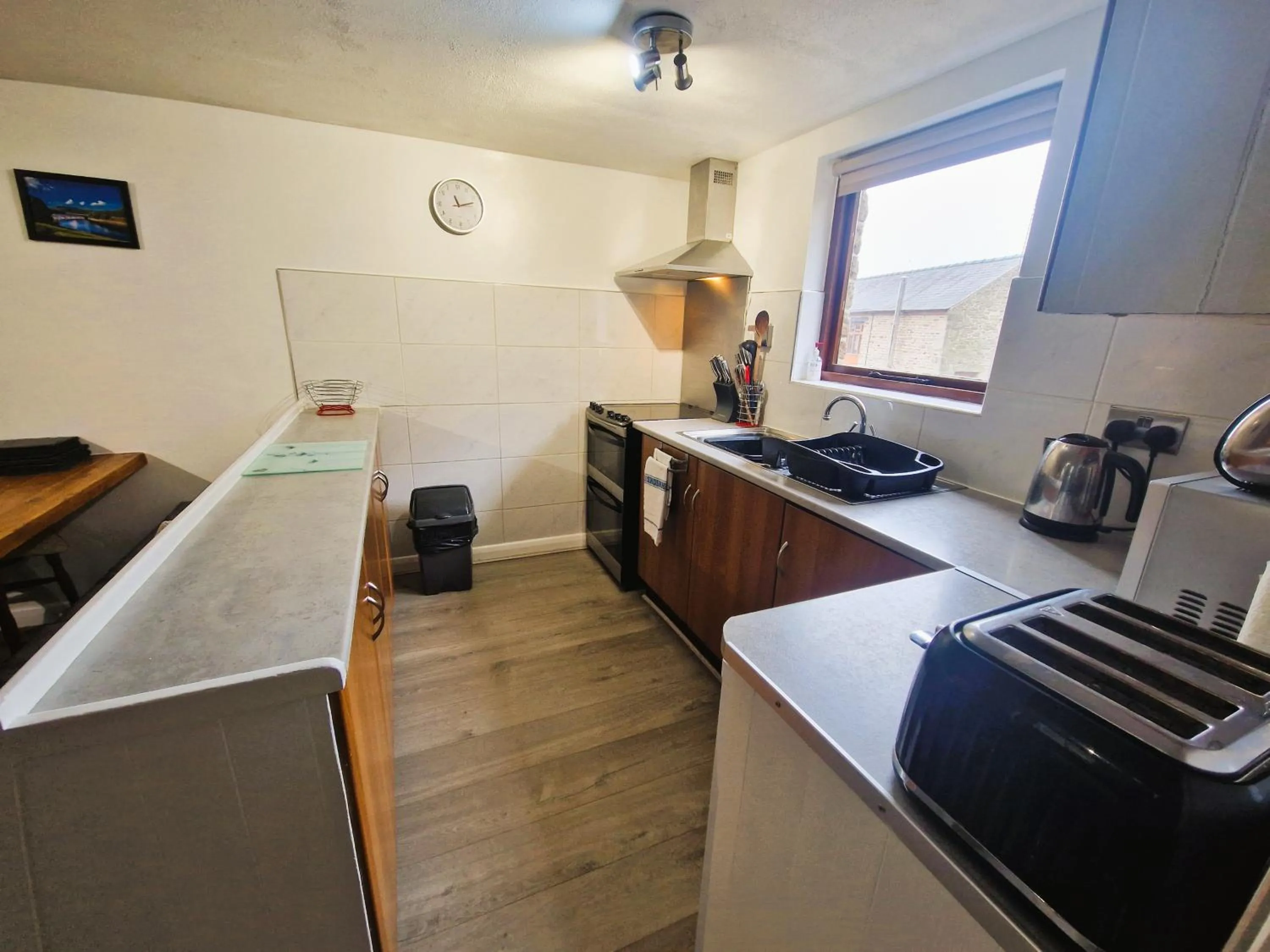 Kitchen or kitchenette in Birch Cottage